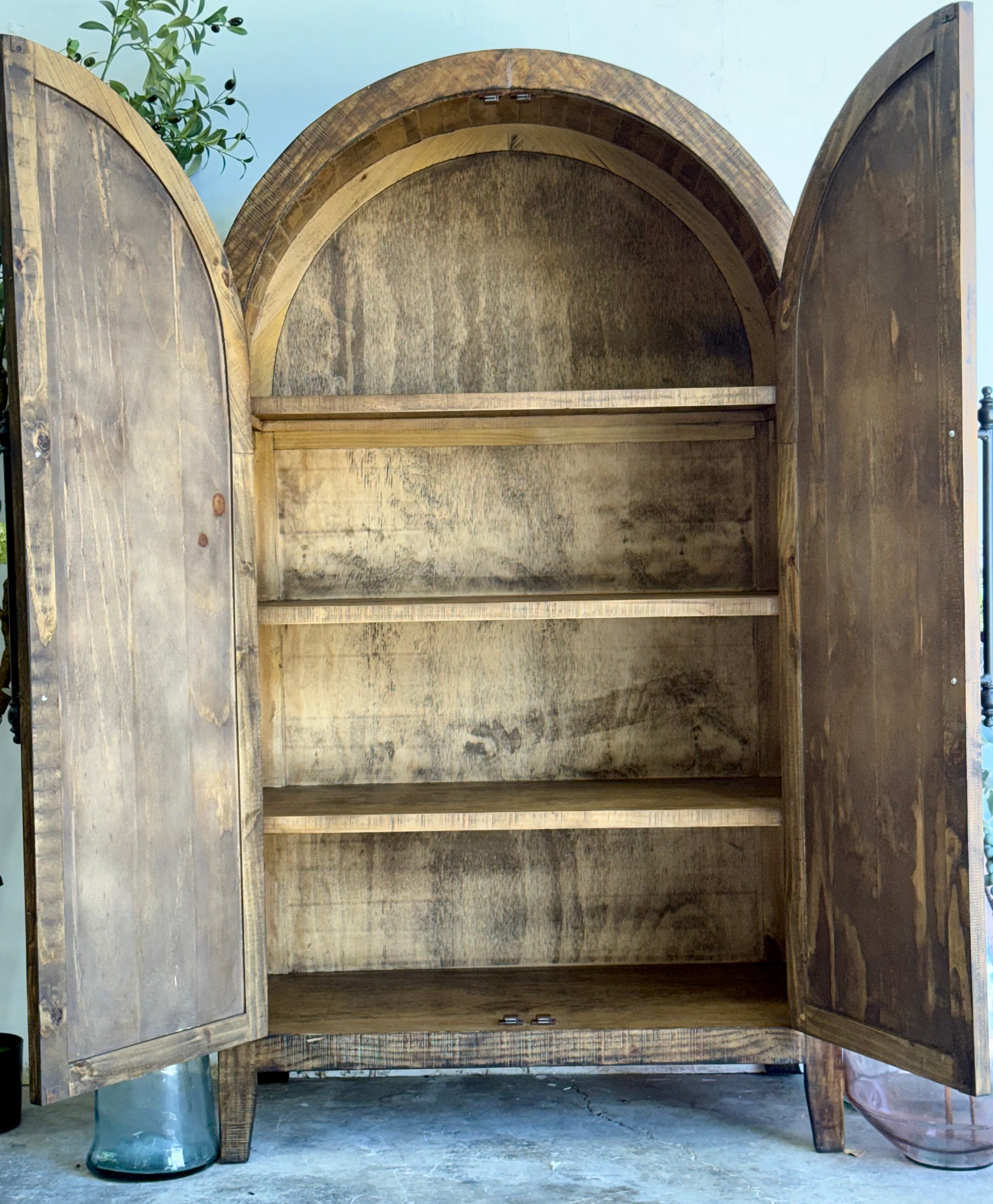 Georgia Domed Vitrine- Pecan