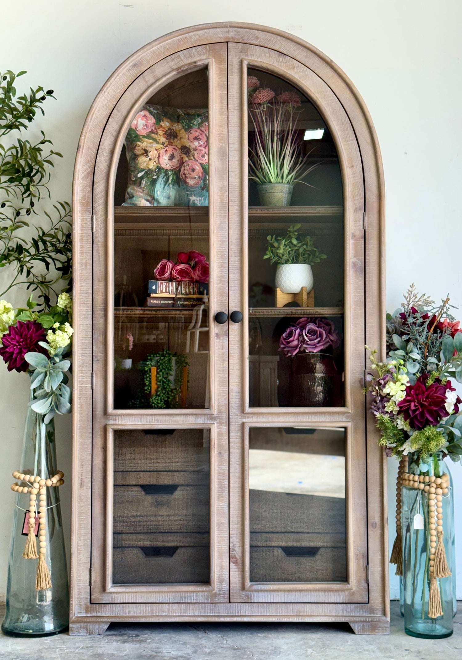Avery Dome Vitrine-Soft Drift/Honeywood™