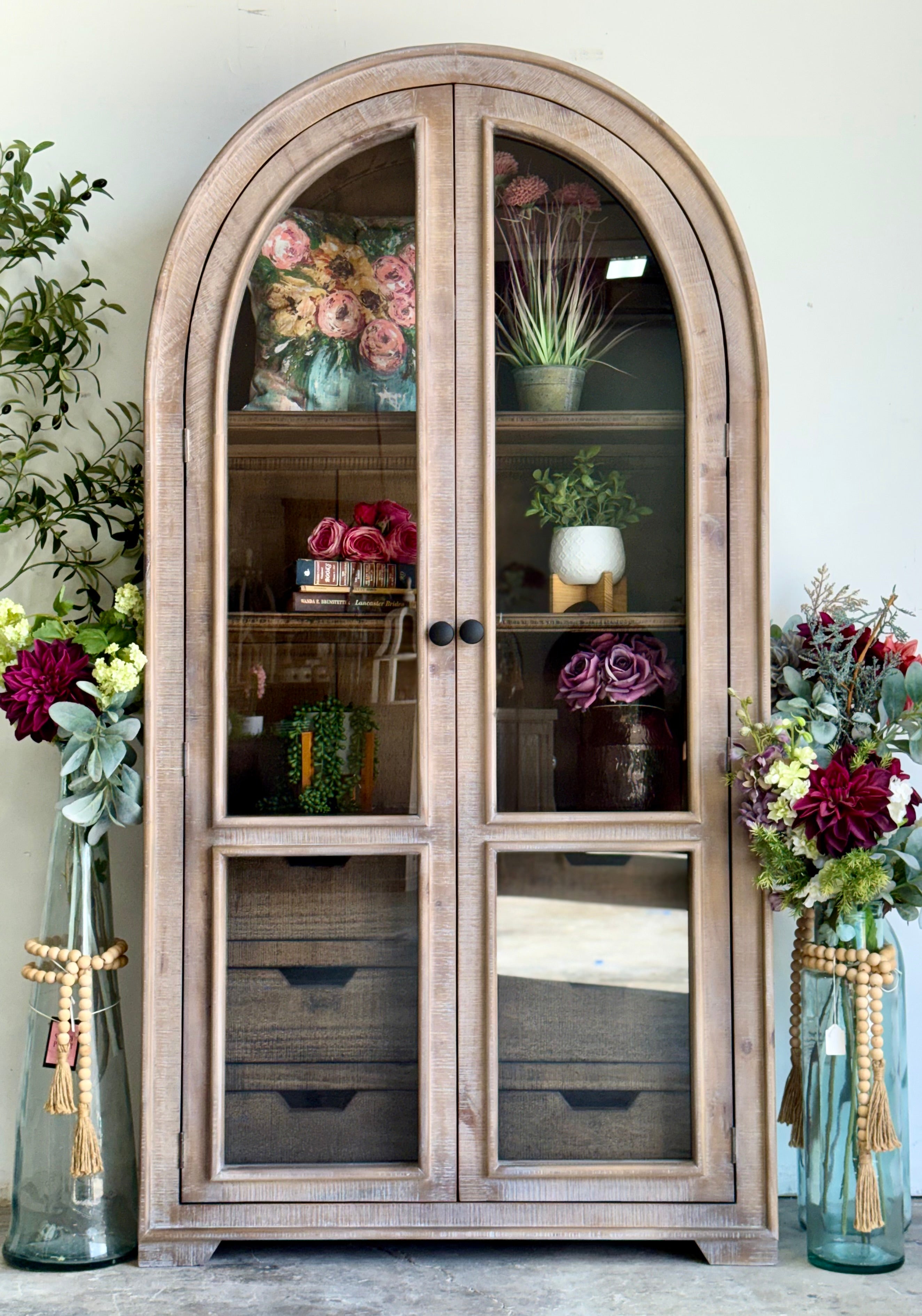 Avery Dome Vitrine-Soft Drift/Honeywood™