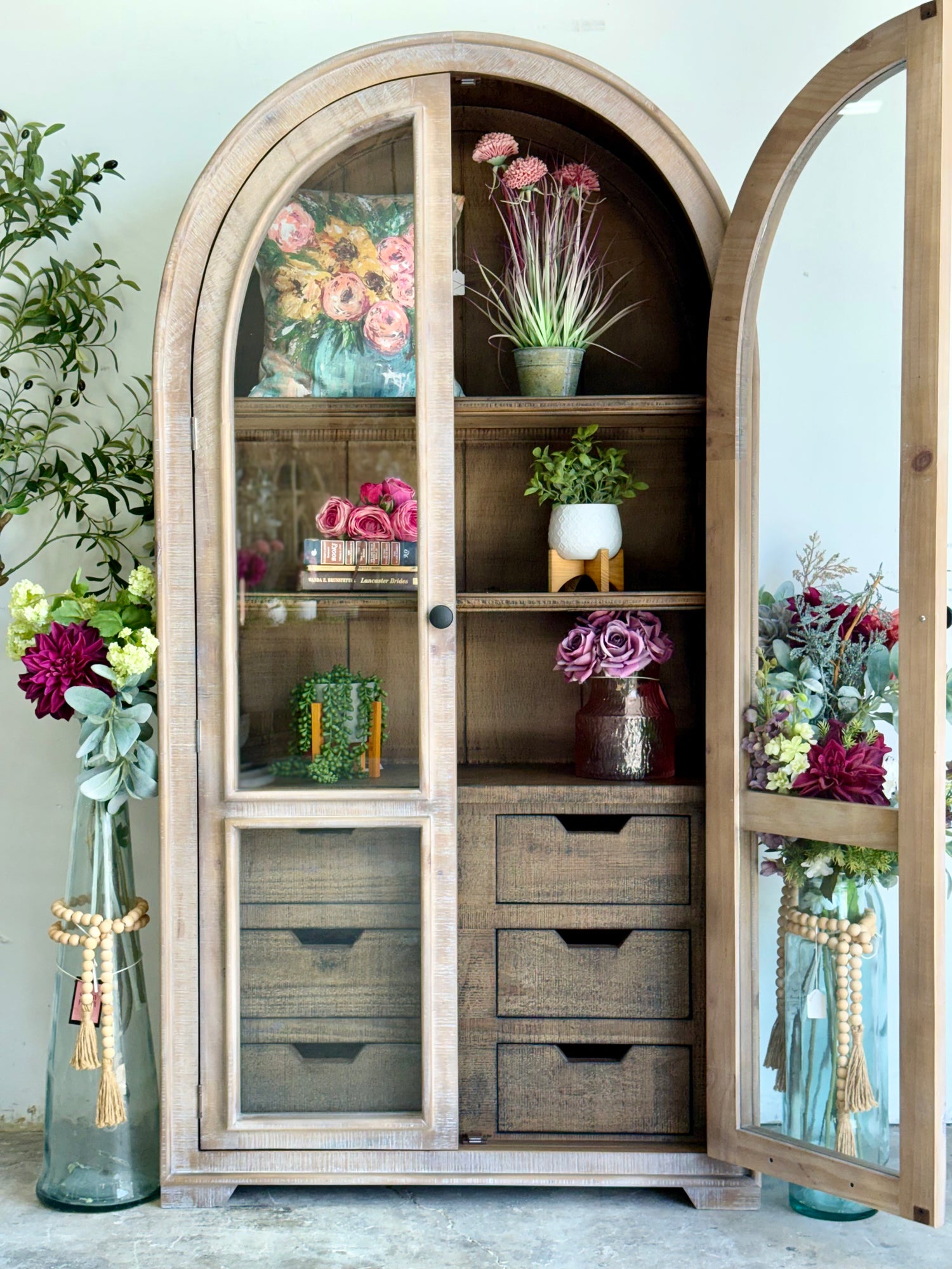 Avery Dome Vitrine-Soft Drift/Honeywood™