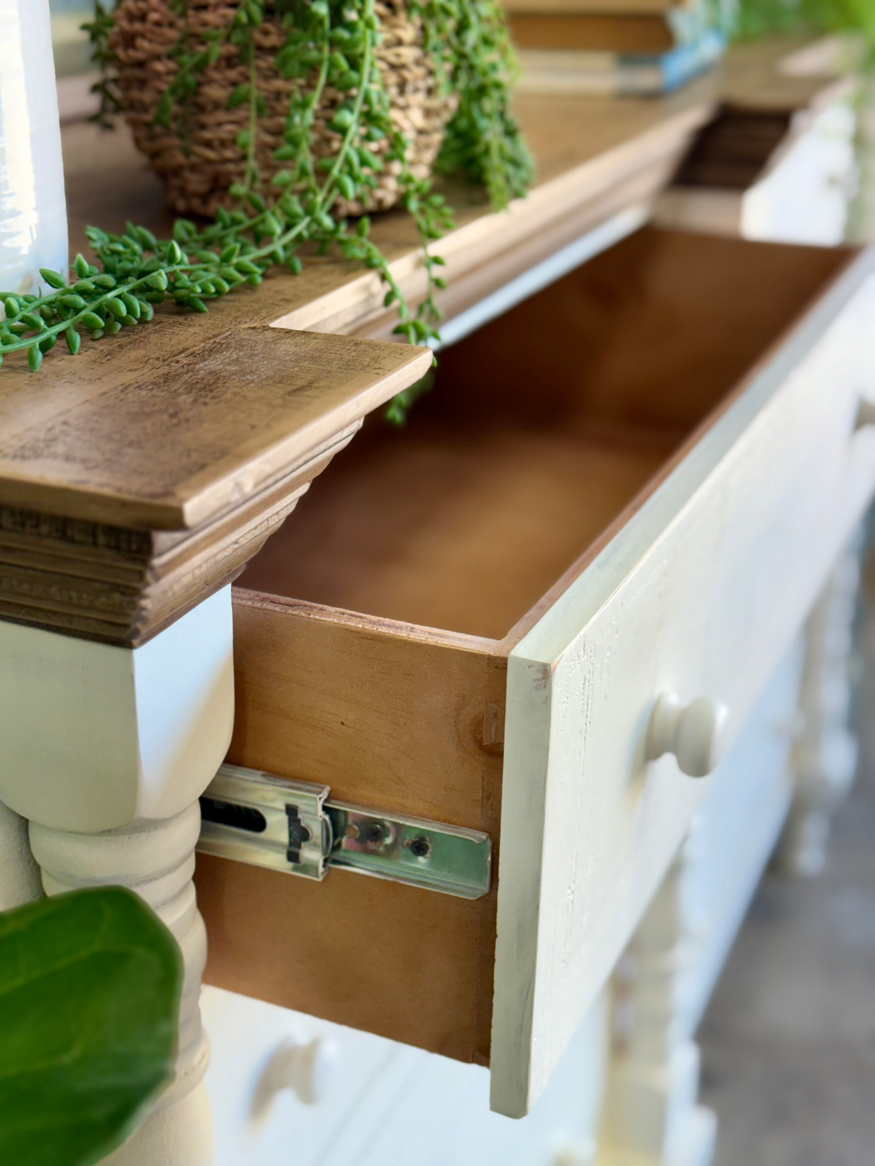 Madison Dresser-Creamy Linen™/Sandstone
