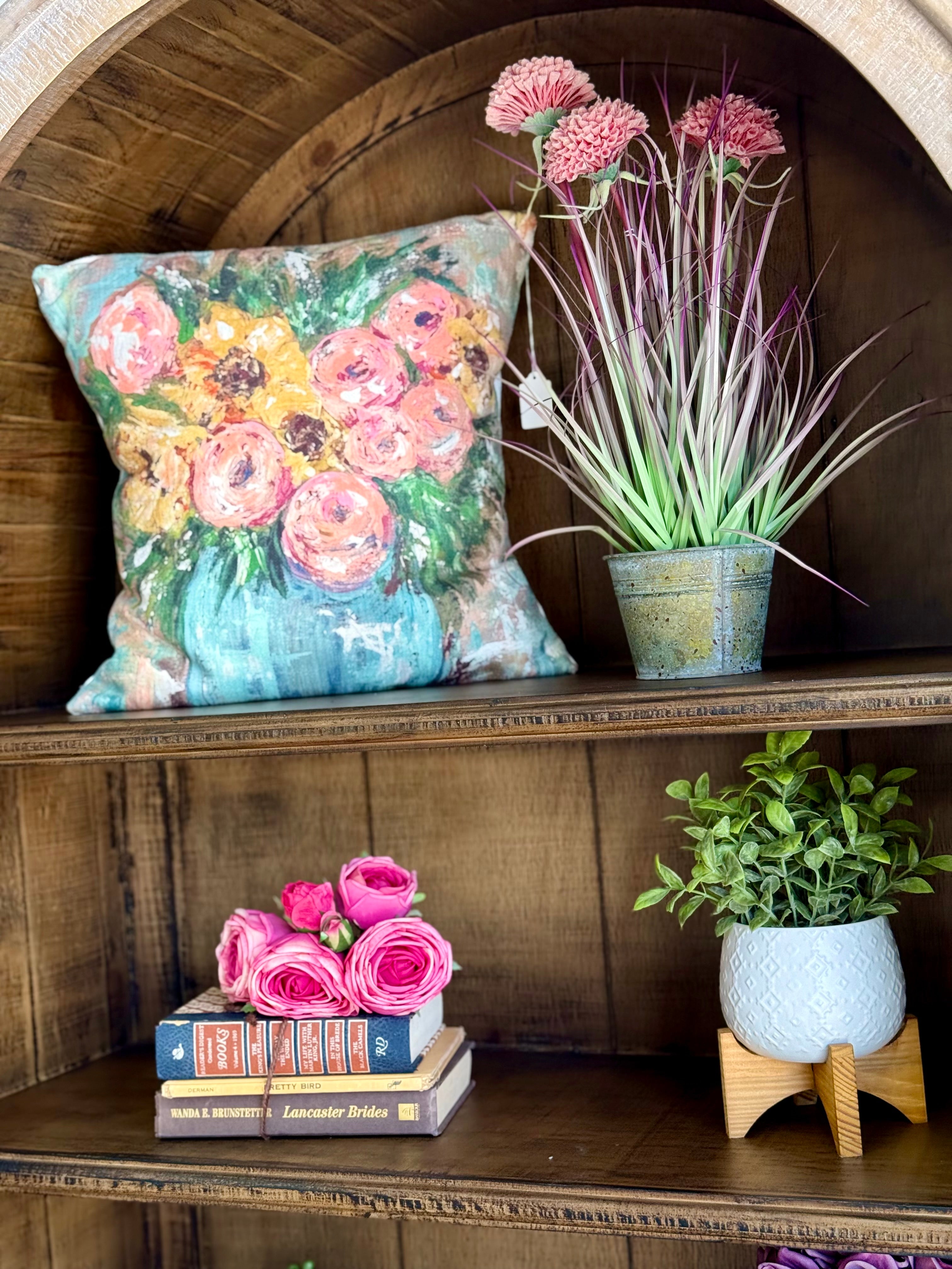 Avery Dome Vitrine-Soft Drift/Honeywood™