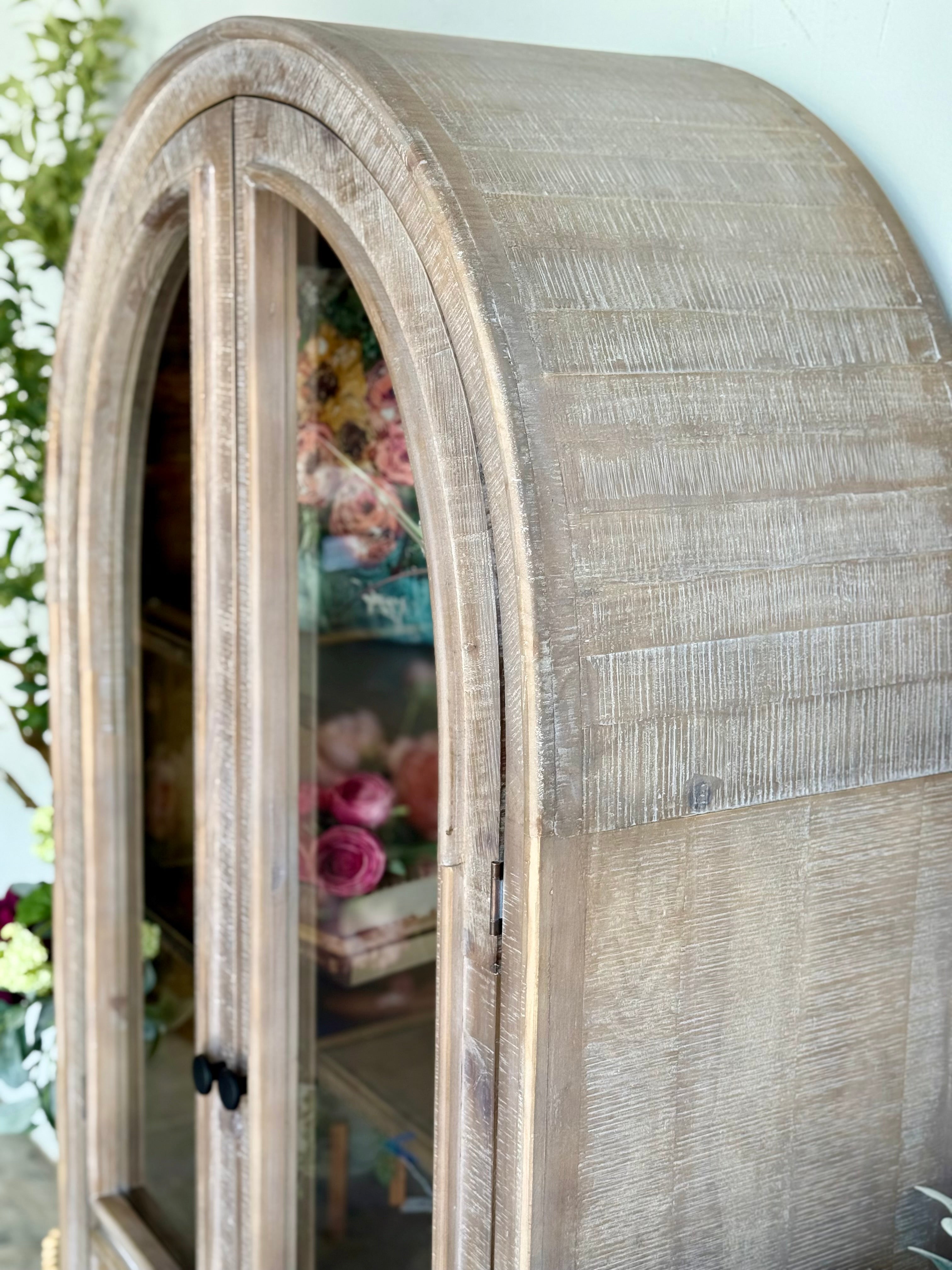 Avery Dome Vitrine-Soft Drift/Honeywood™
