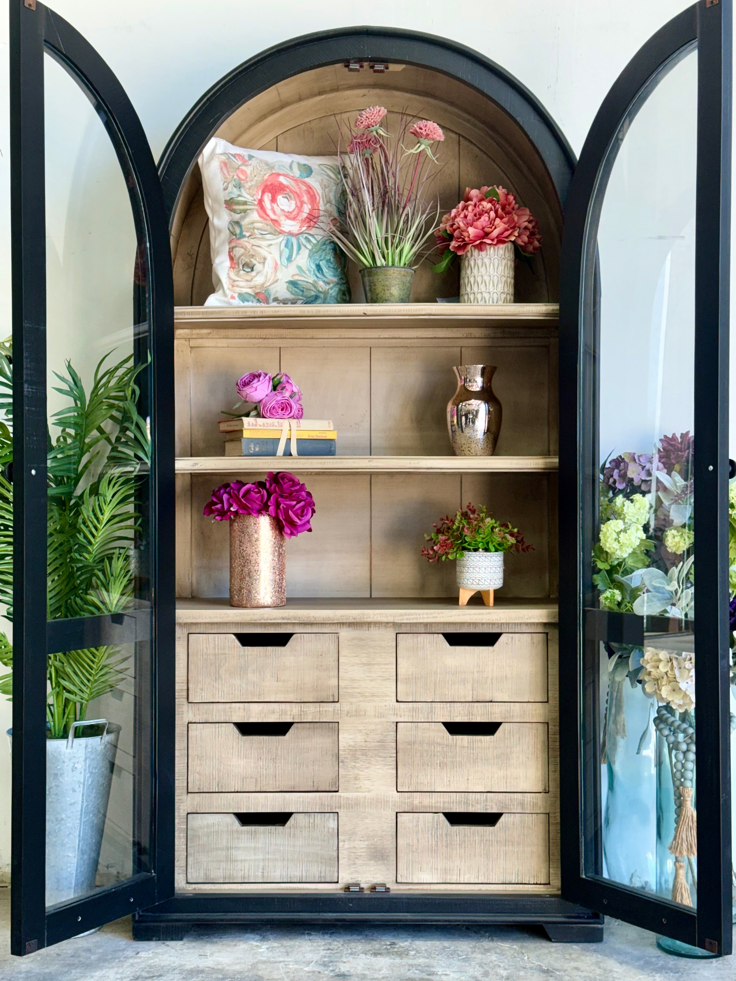 Avery Domed Vitrine-Black/Dove