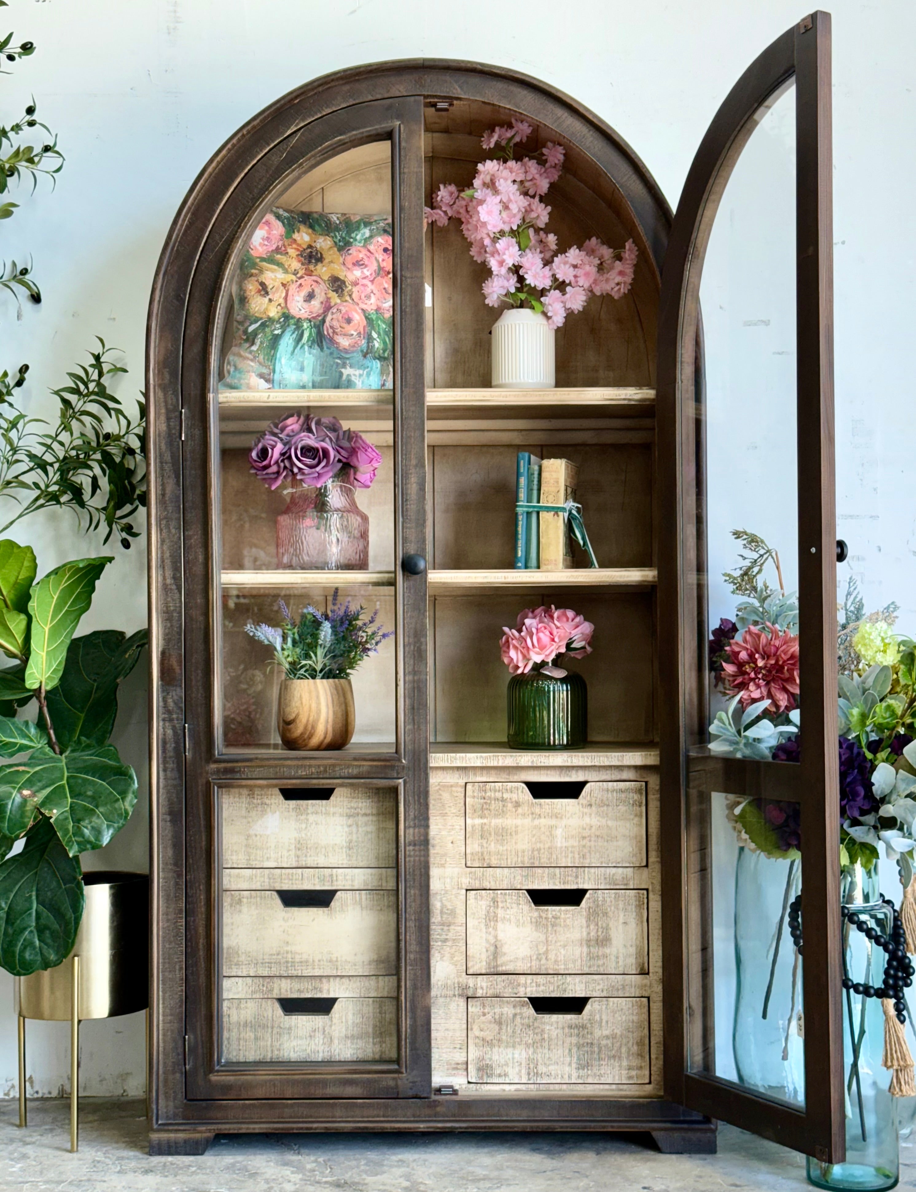 Avery Domed Vitrine-Cinderwood™/Dove