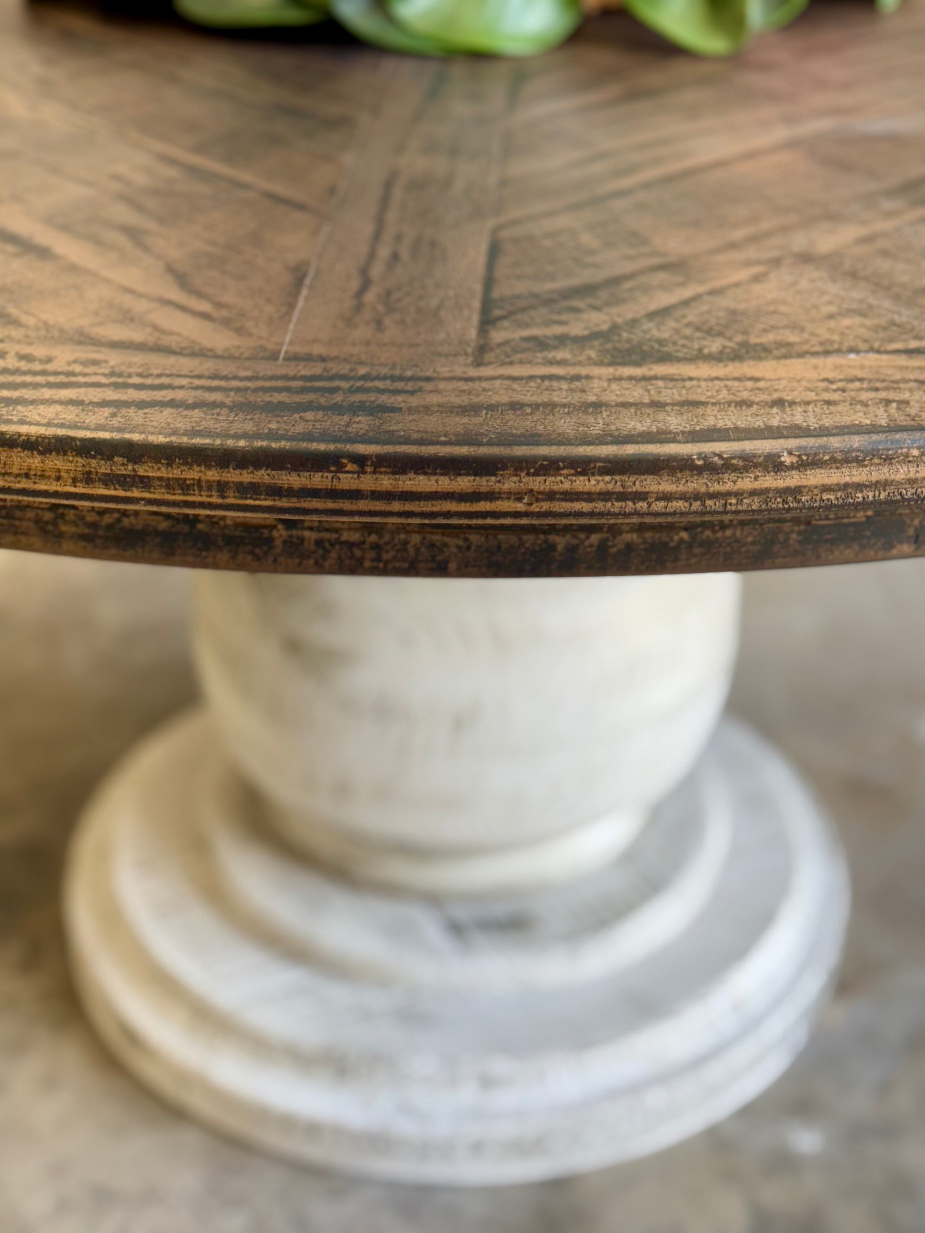 Lilly 60" Round Pedestal Dining Table-White Wheat/Honeywood™