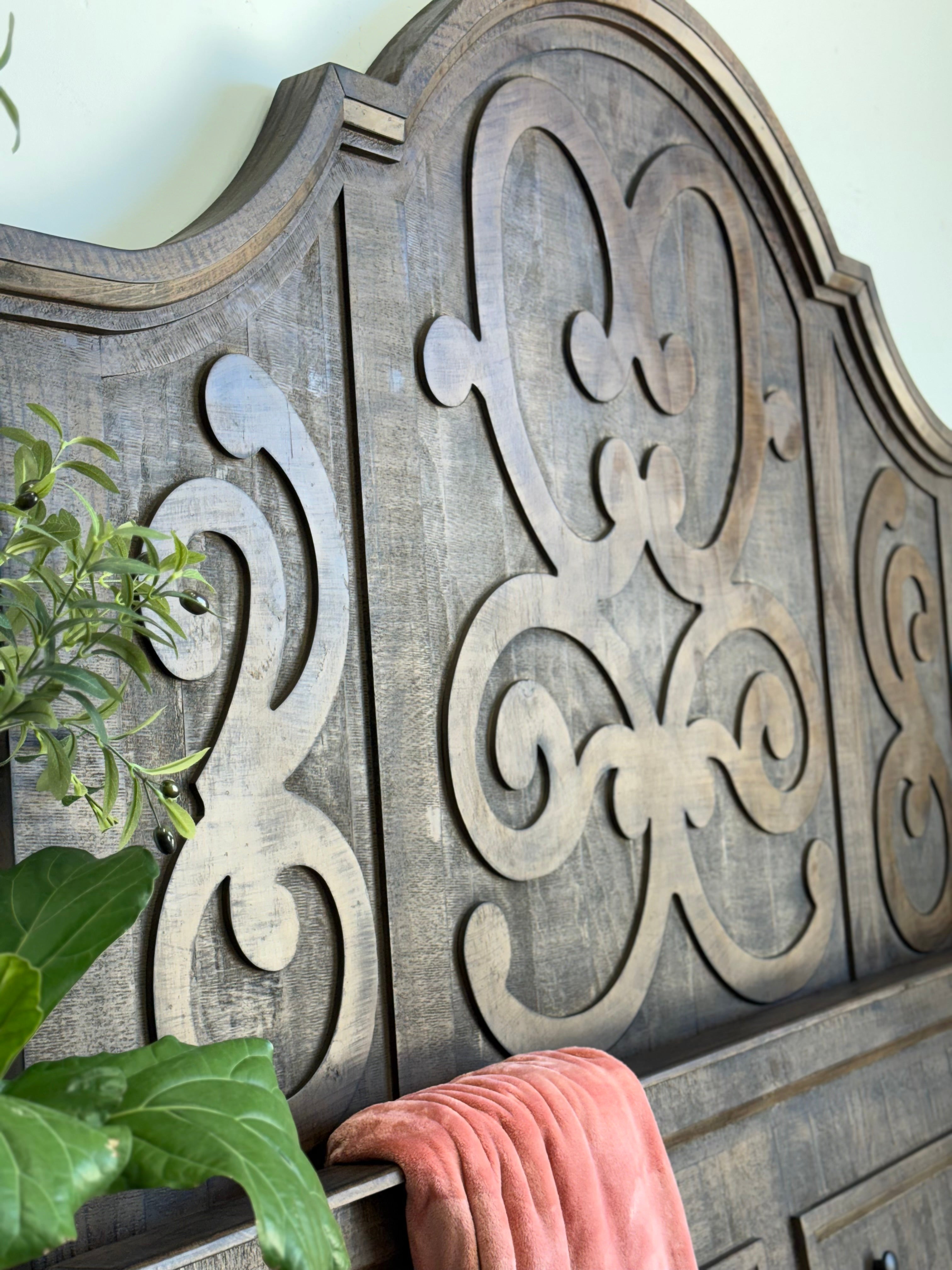 Harper Curved King-Honeywood™