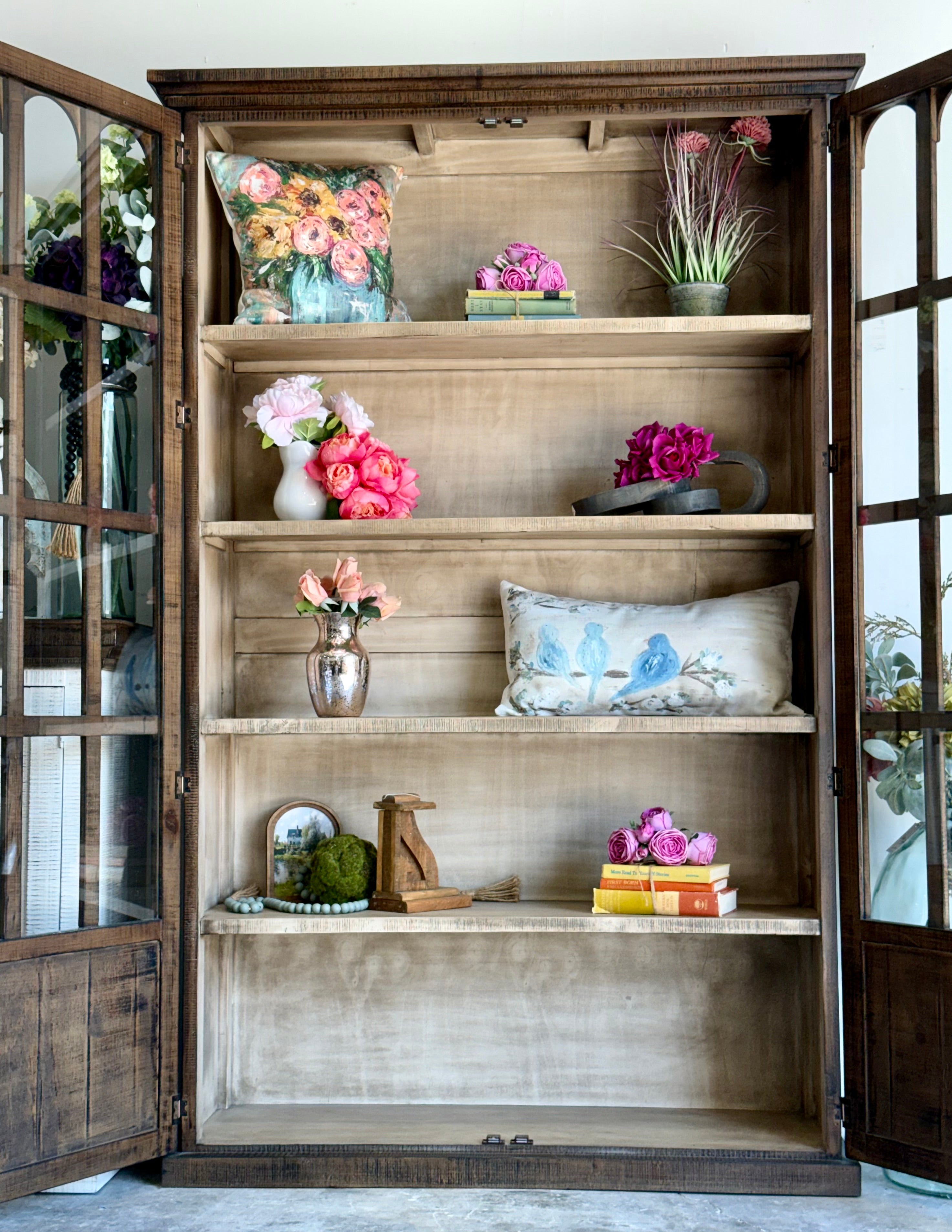 Gia Vitrine-Honeywood/Dove