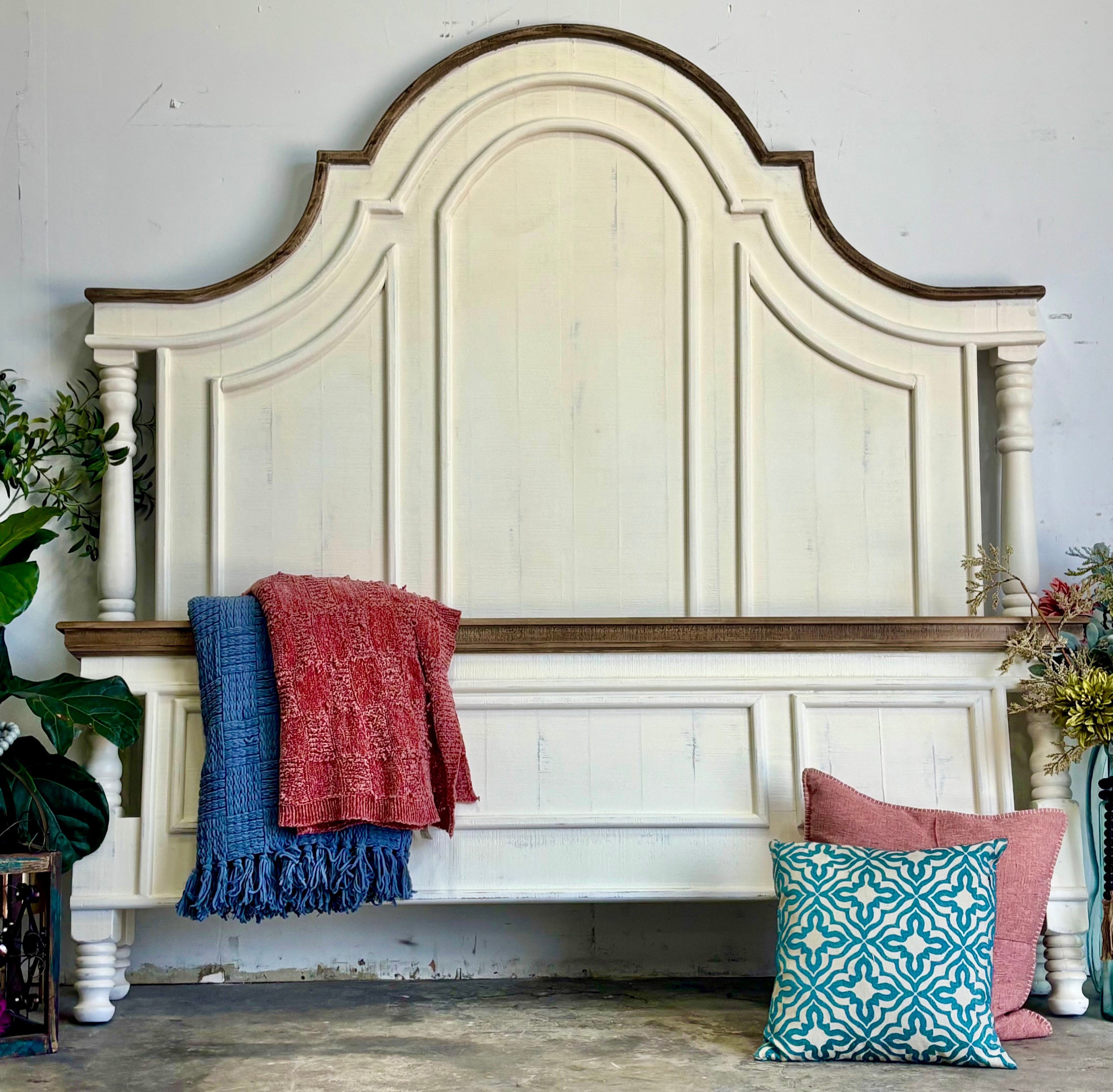 Madison King Bed-Creamy Linen™/Sandstone