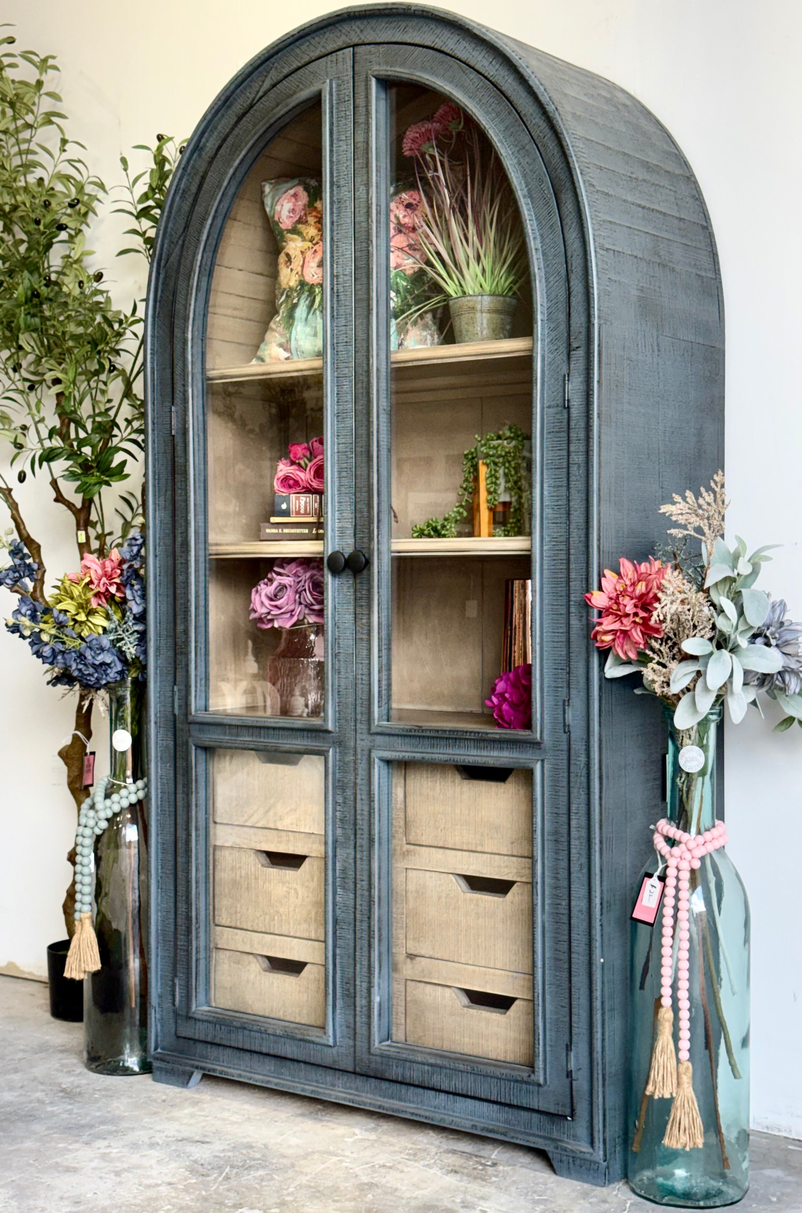 Avery Dome Vitrine-Blue Dusk/Cappuccino
