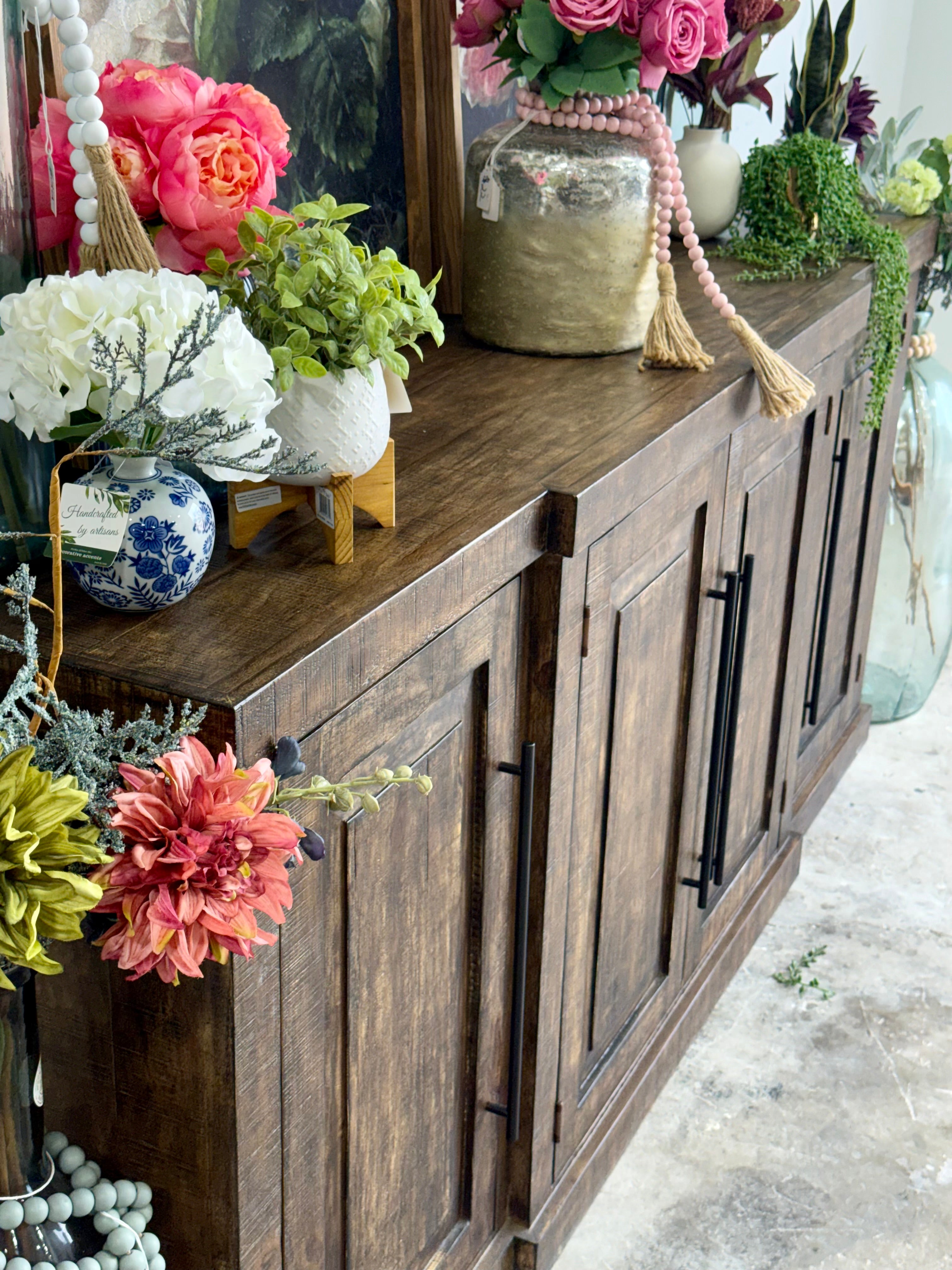 Cyra 4 Door Console-Pecan