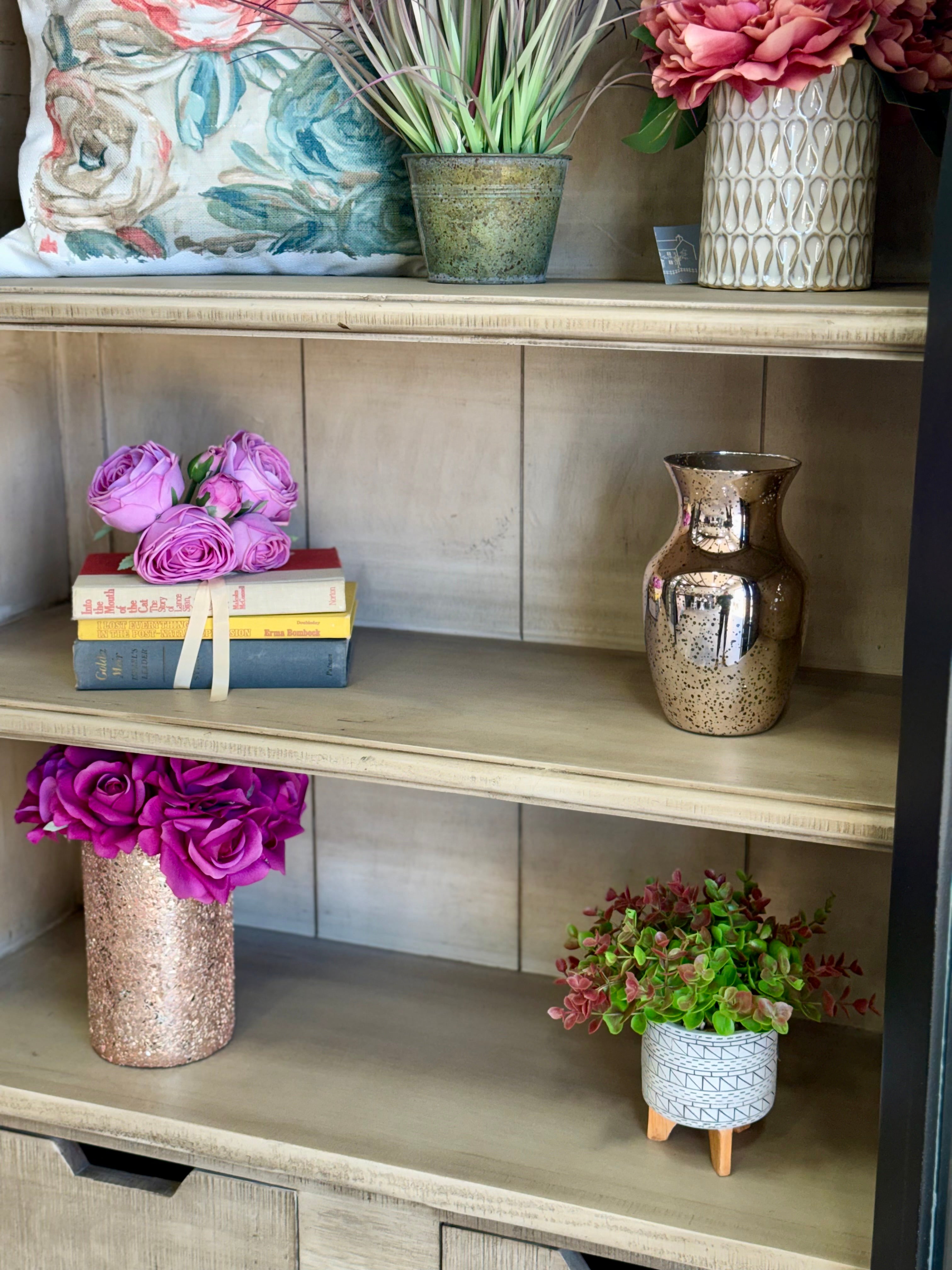 Avery Domed Vitrine-Black/Dove