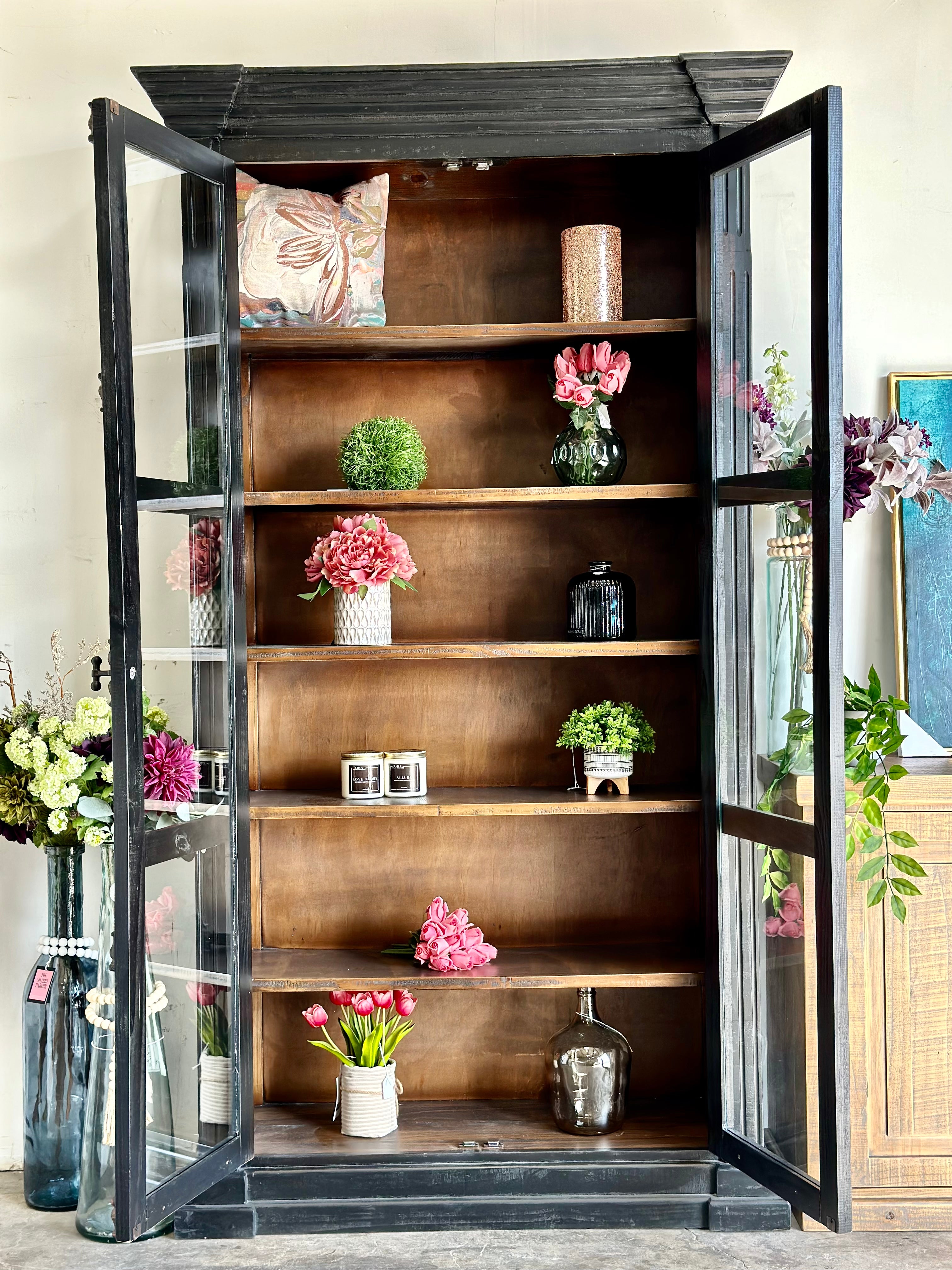 Claudia Vitrine-Black/Sparrow Interior