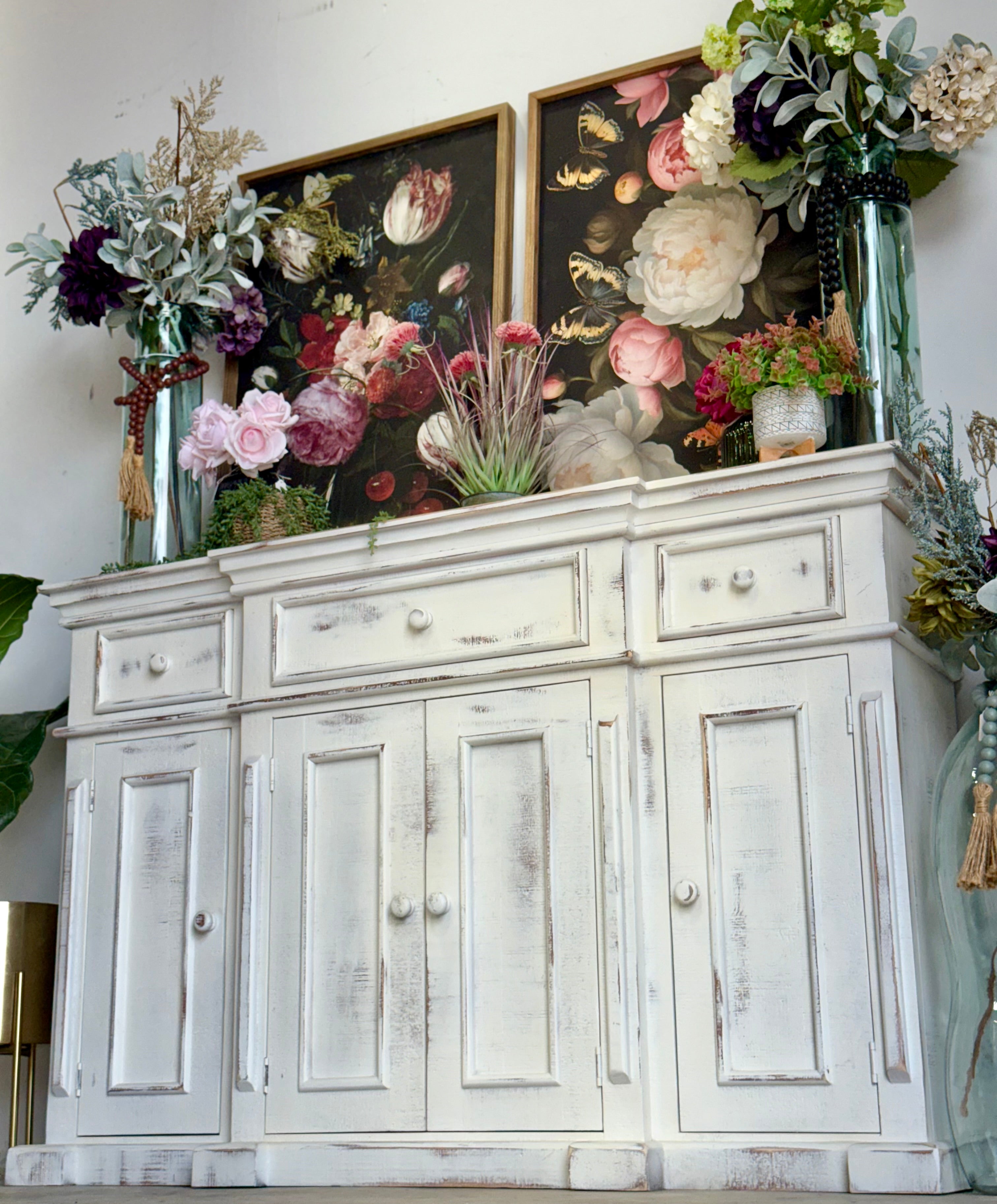 Lindsey 4-Door Console-Frosted Linen