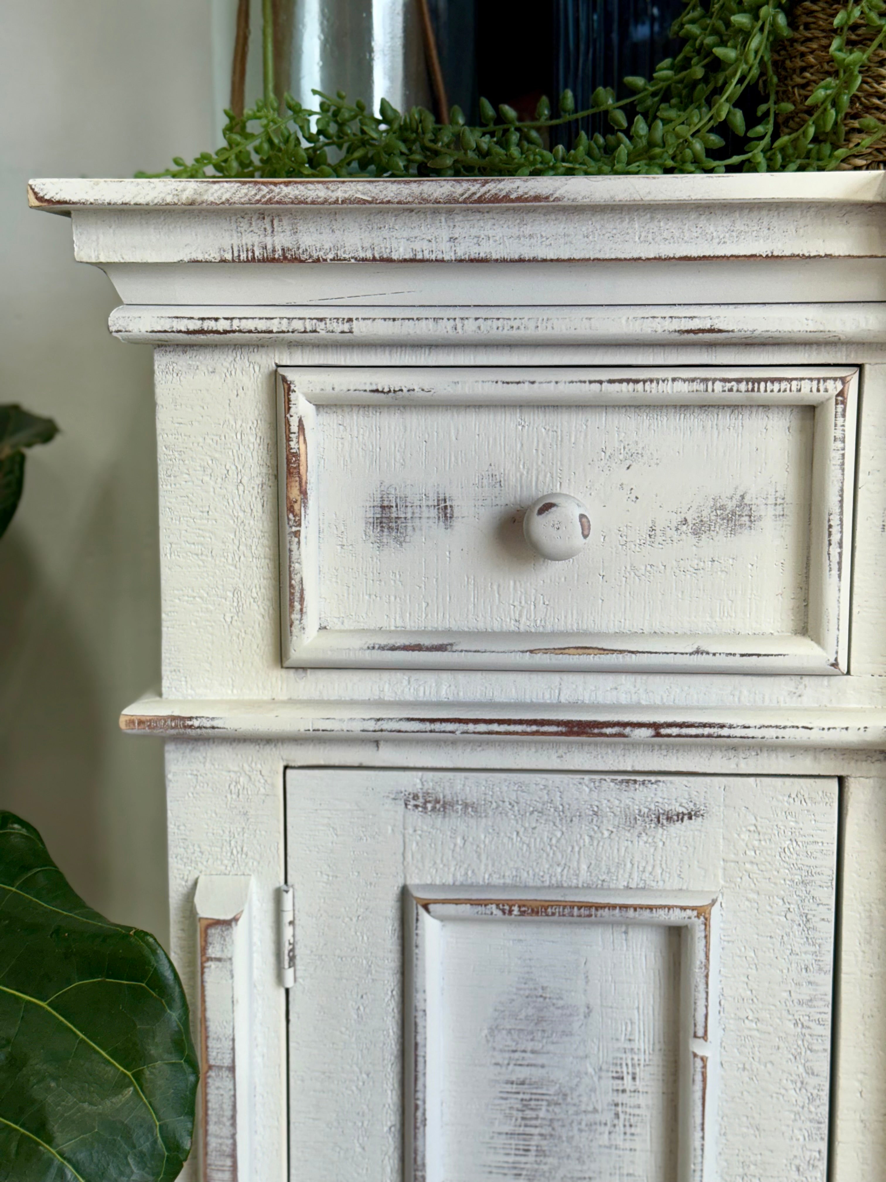 Lindsey 4-Door Console-Frosted Linen