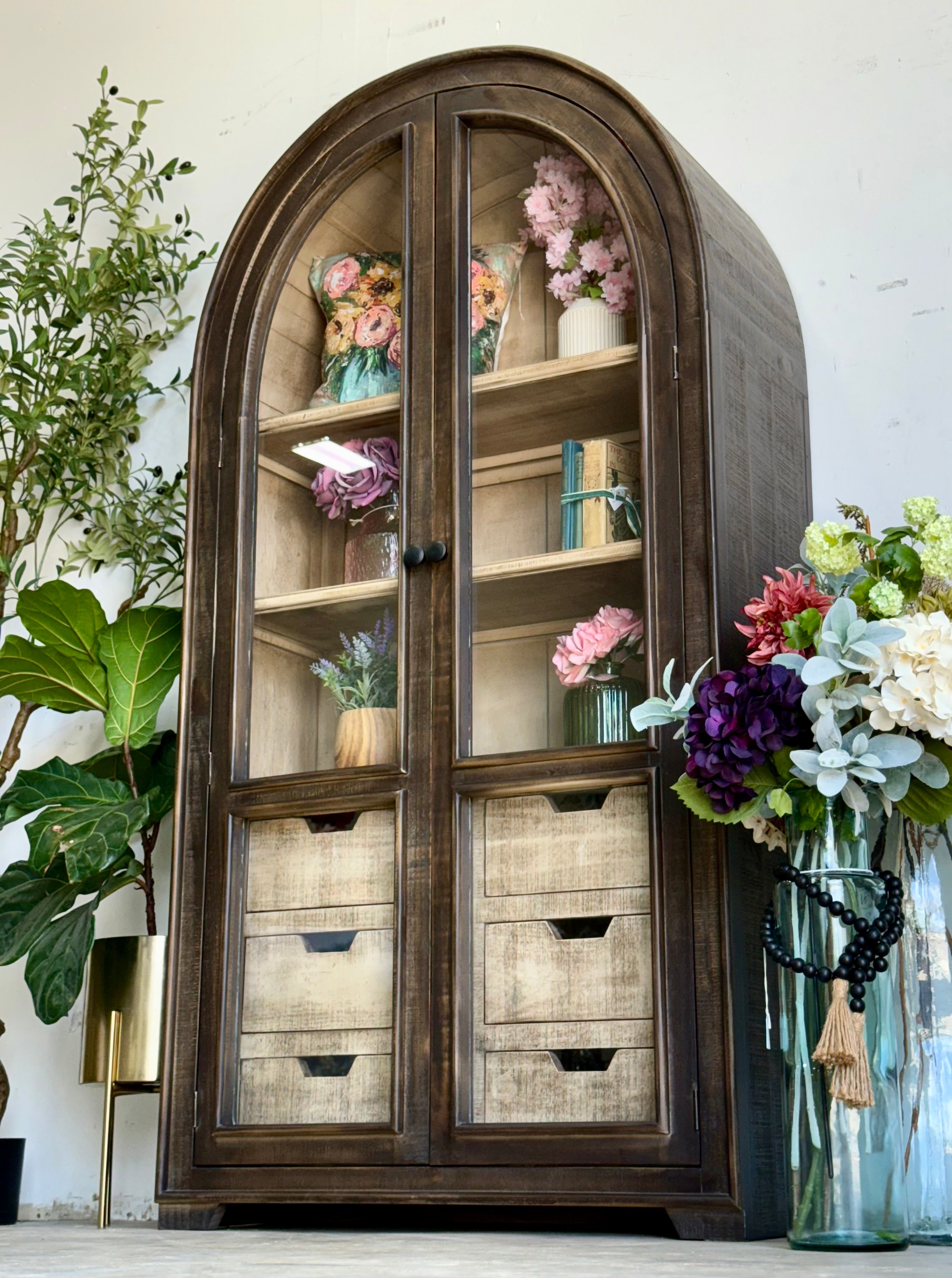 Avery Domed Vitrine-Cinderwood™/Dove
