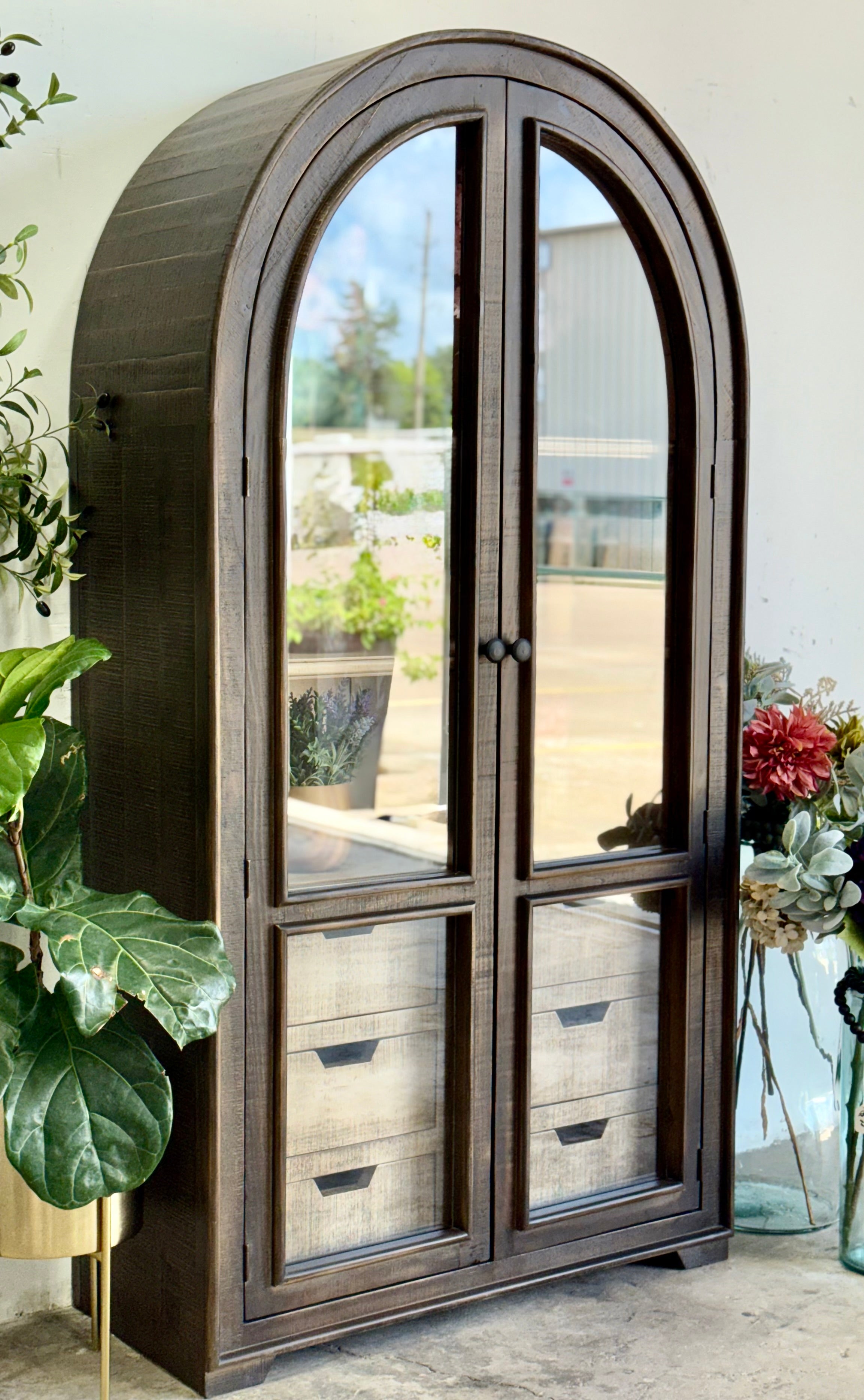 Avery Domed Vitrine-Cinderwood™/Dove