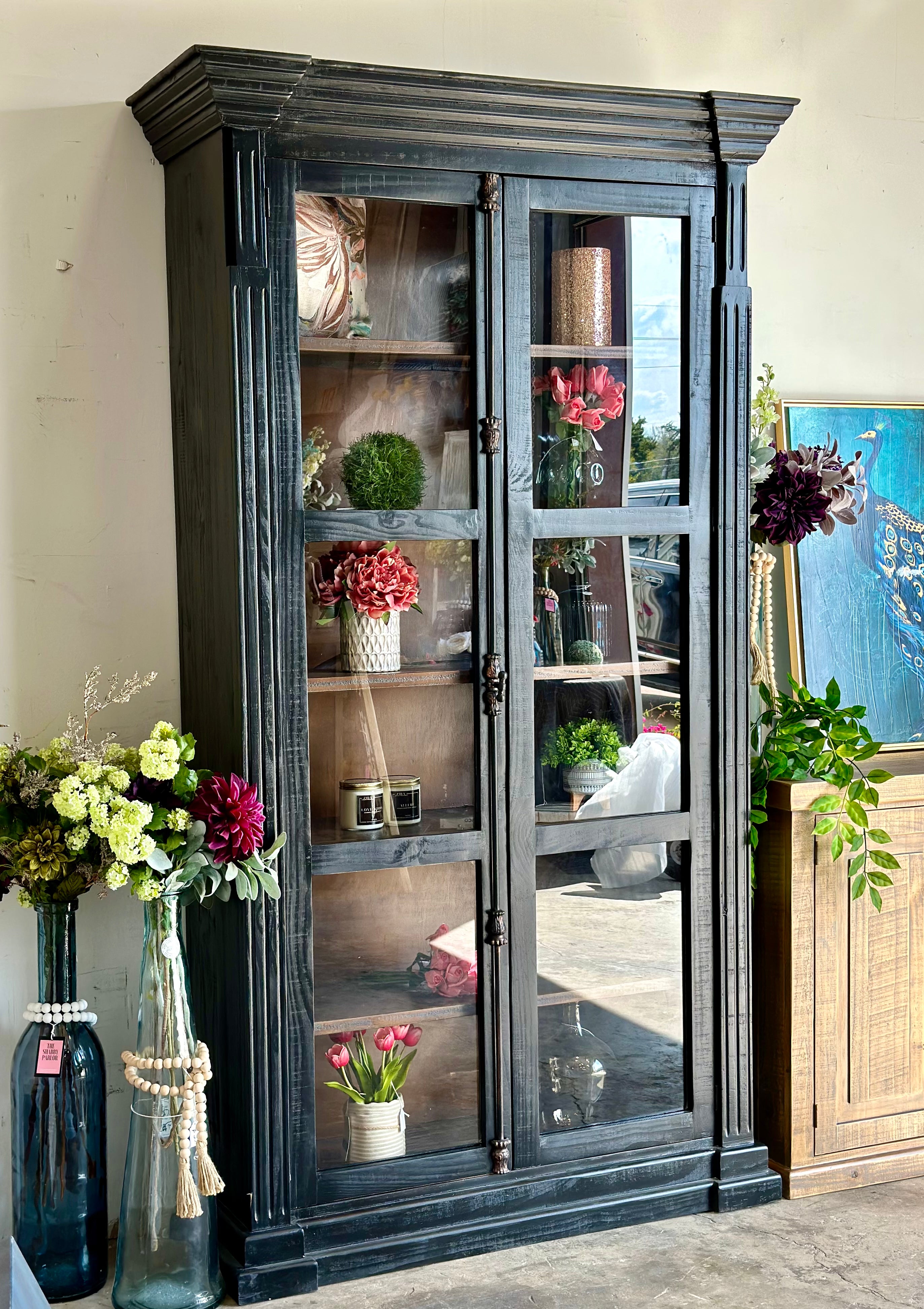 Claudia Vitrine-Black/Sparrow Interior