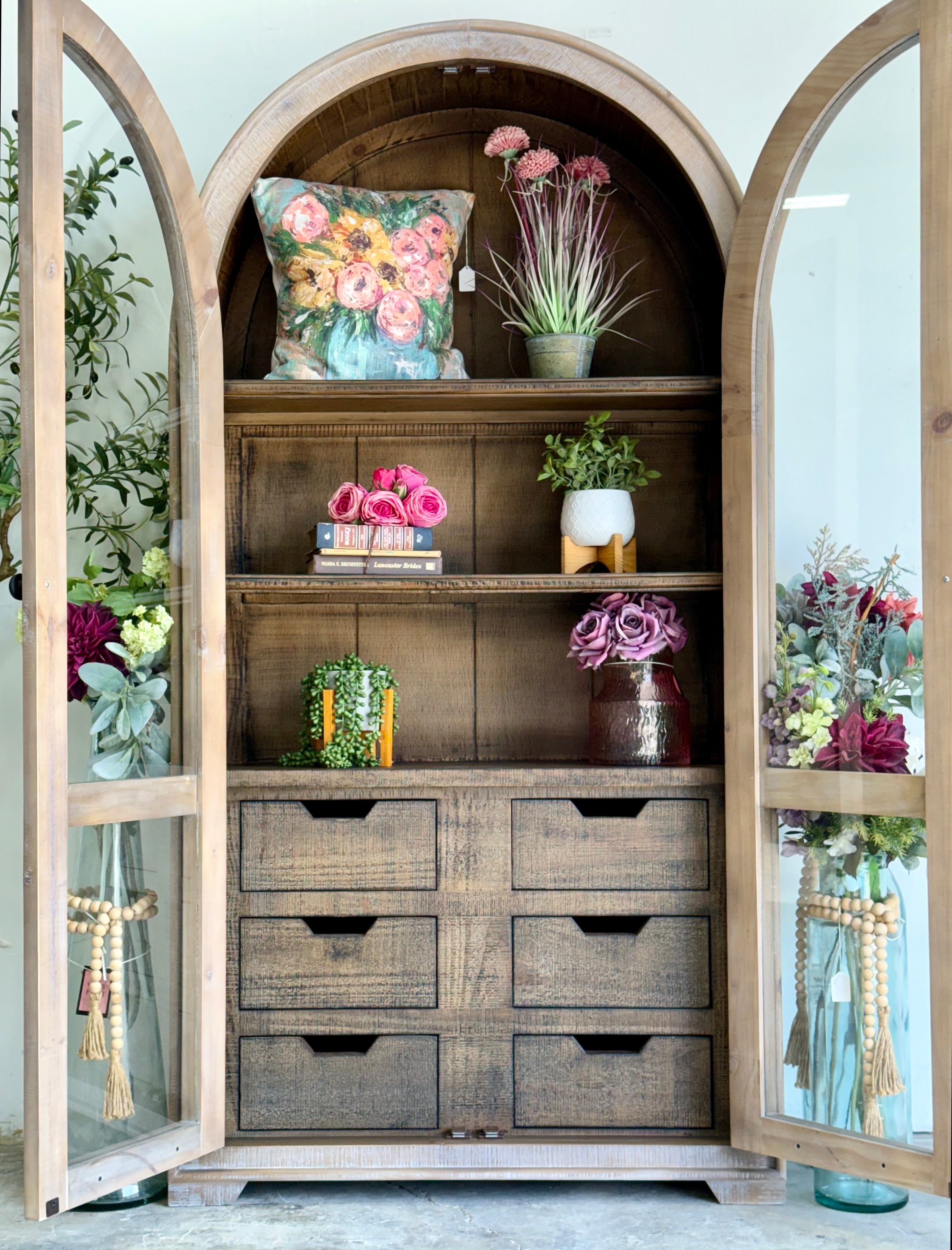 Avery Dome Vitrine-Soft Drift/Honeywood™