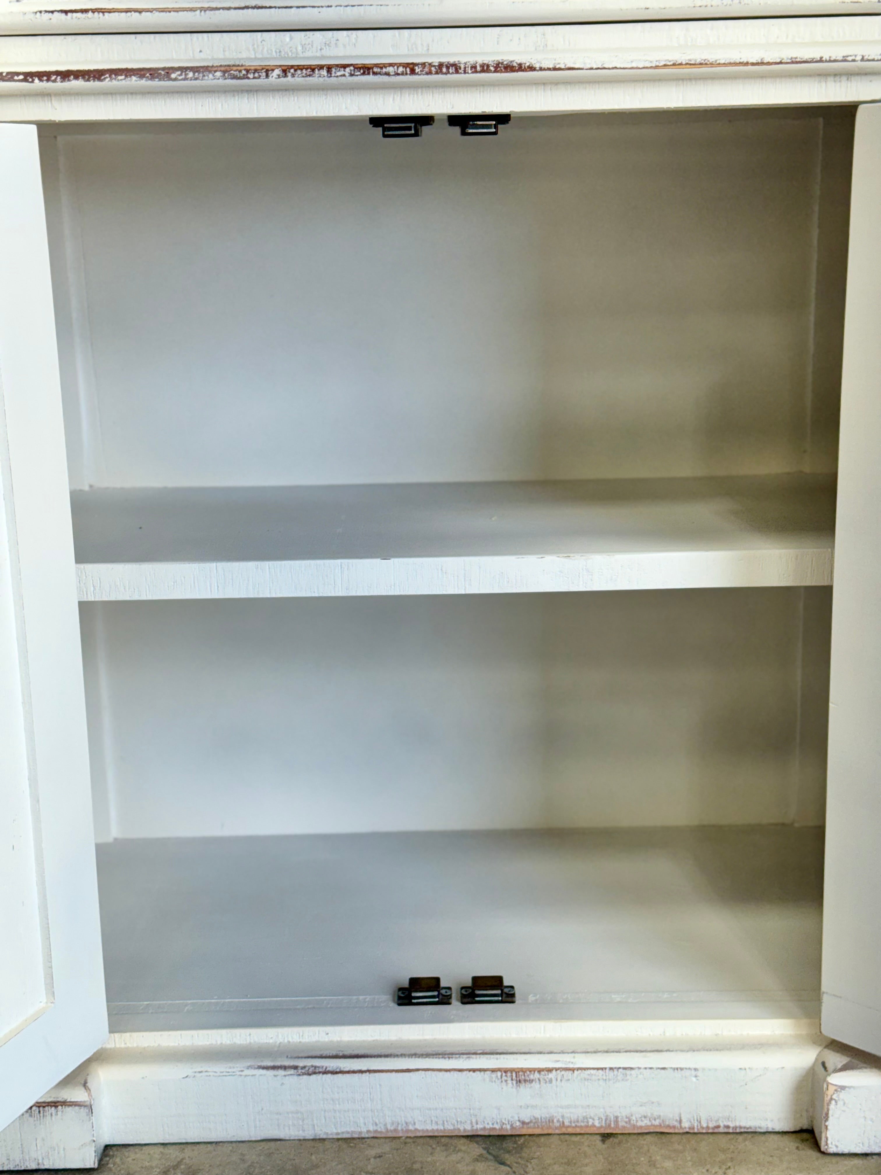 Lindsey 4-Door Console-Frosted Linen