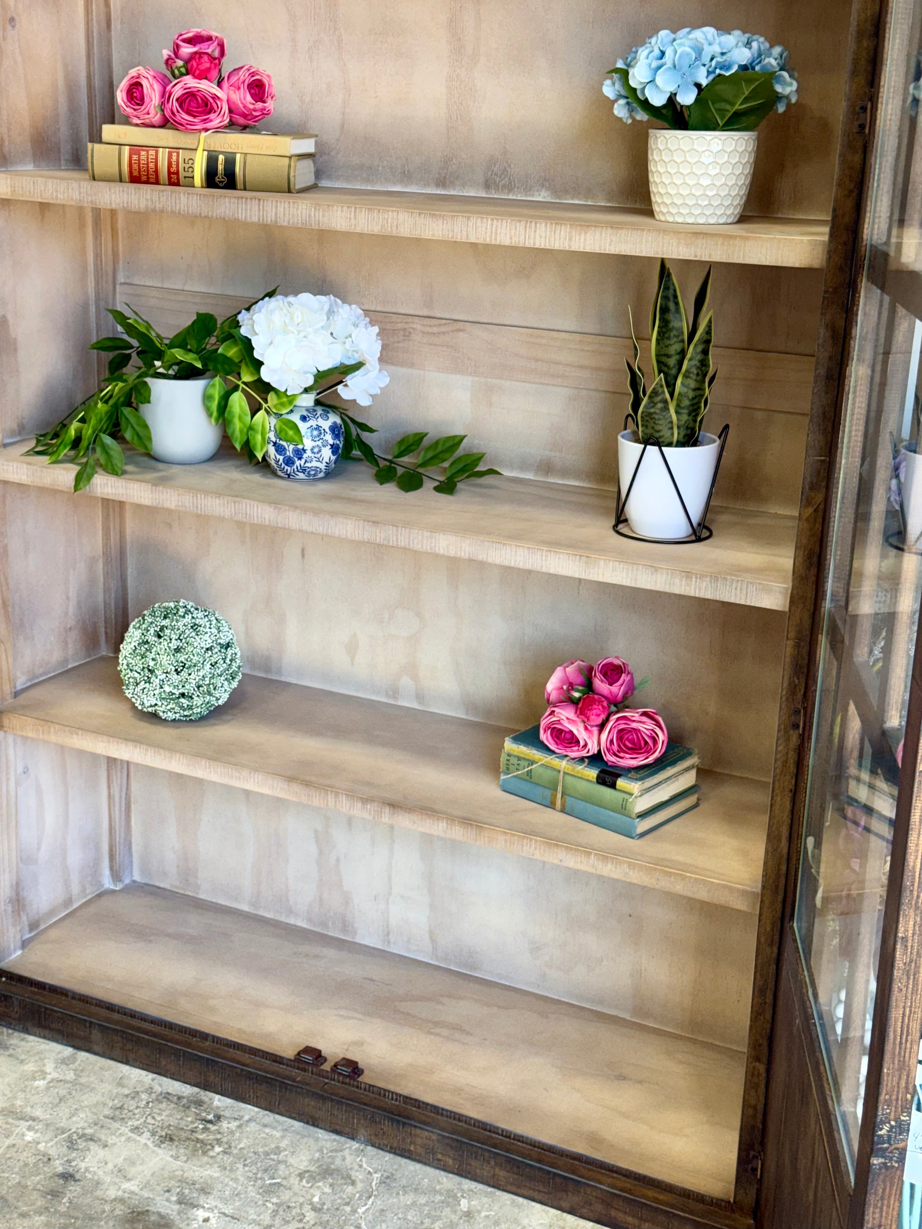 Gia Vitrine-Pecan/Soft Drift