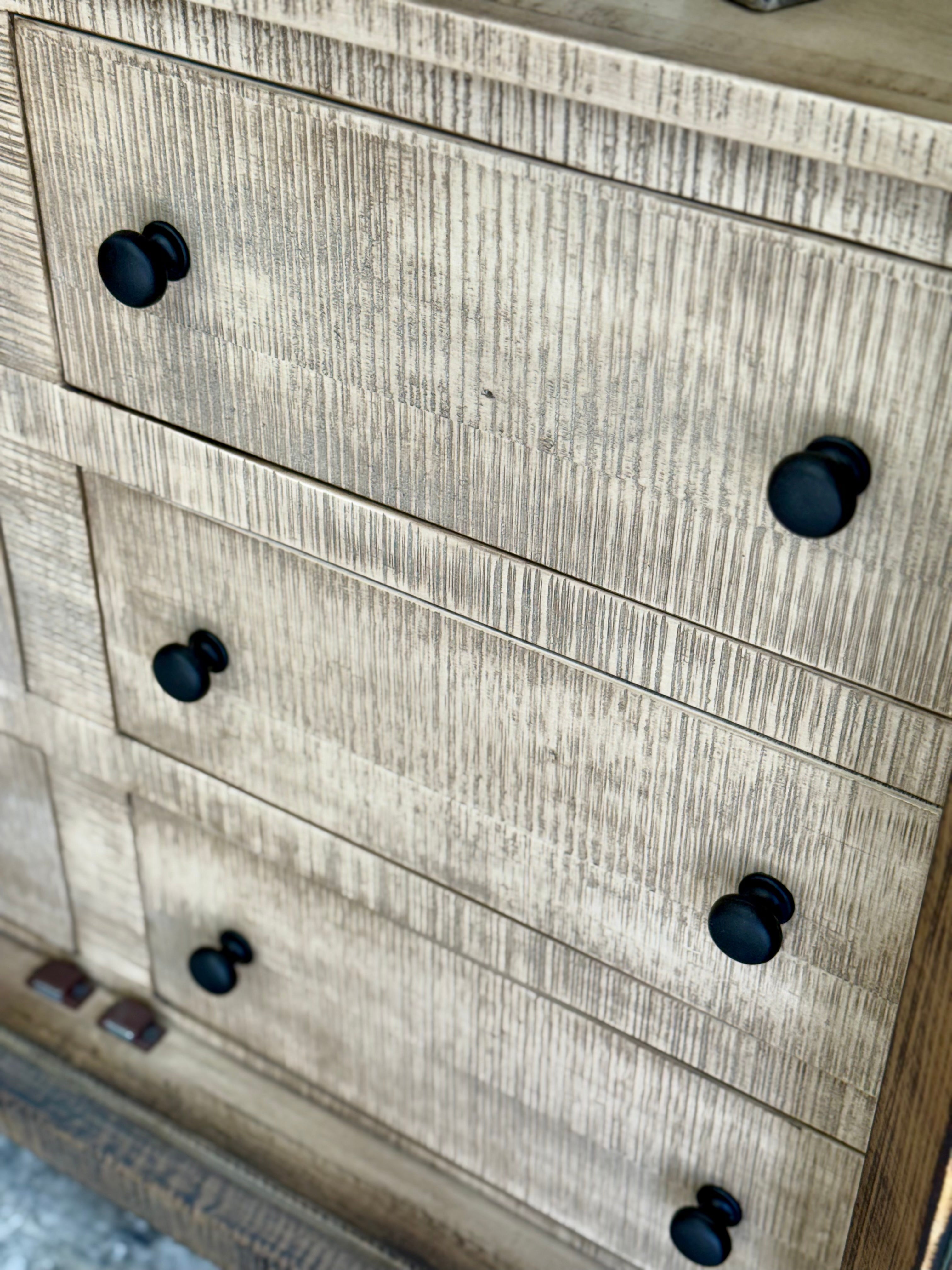 Camryn Vitrine-Honeywood™/Dove