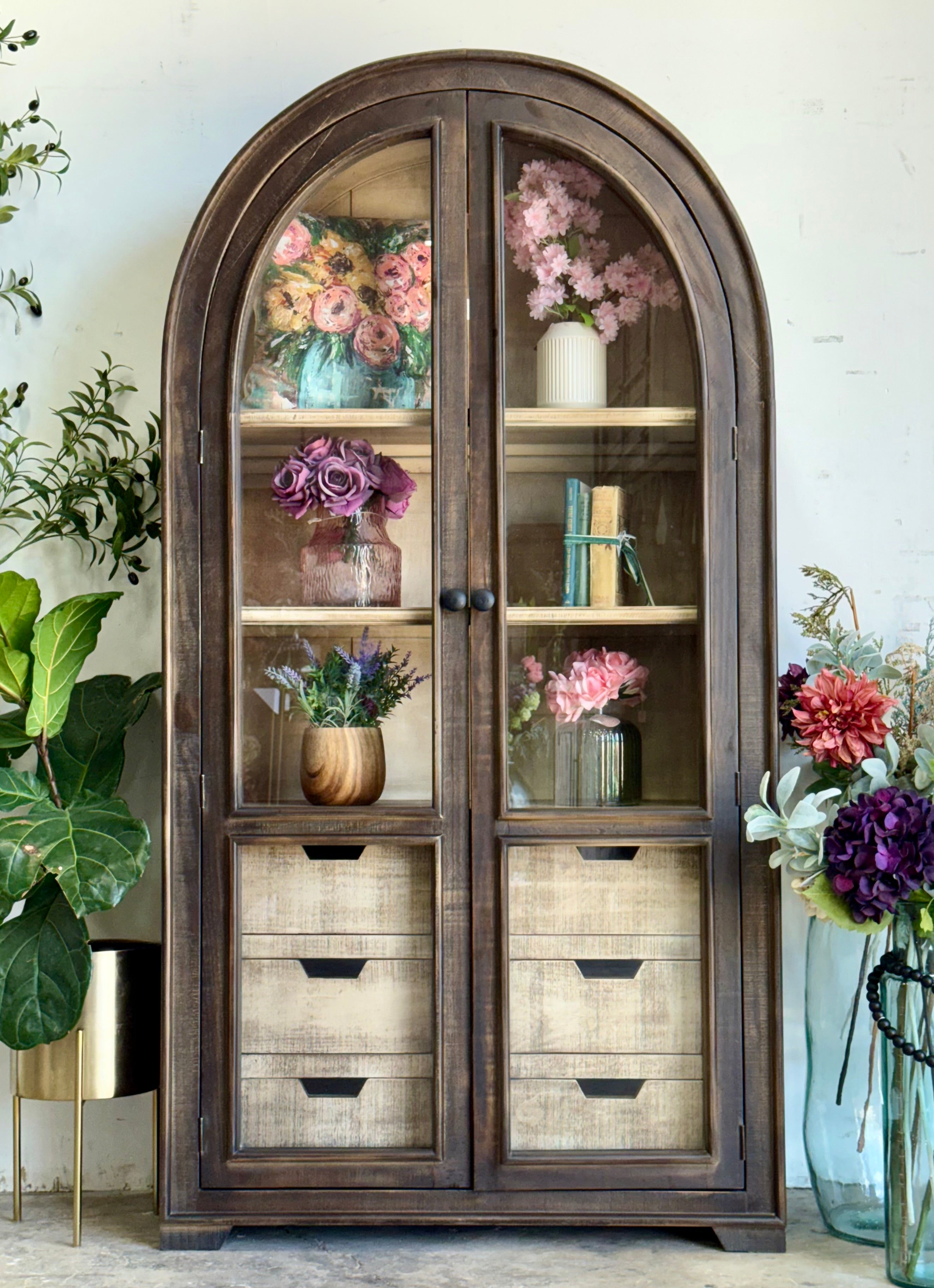 Avery Domed Vitrine-Cinderwood™/Dove