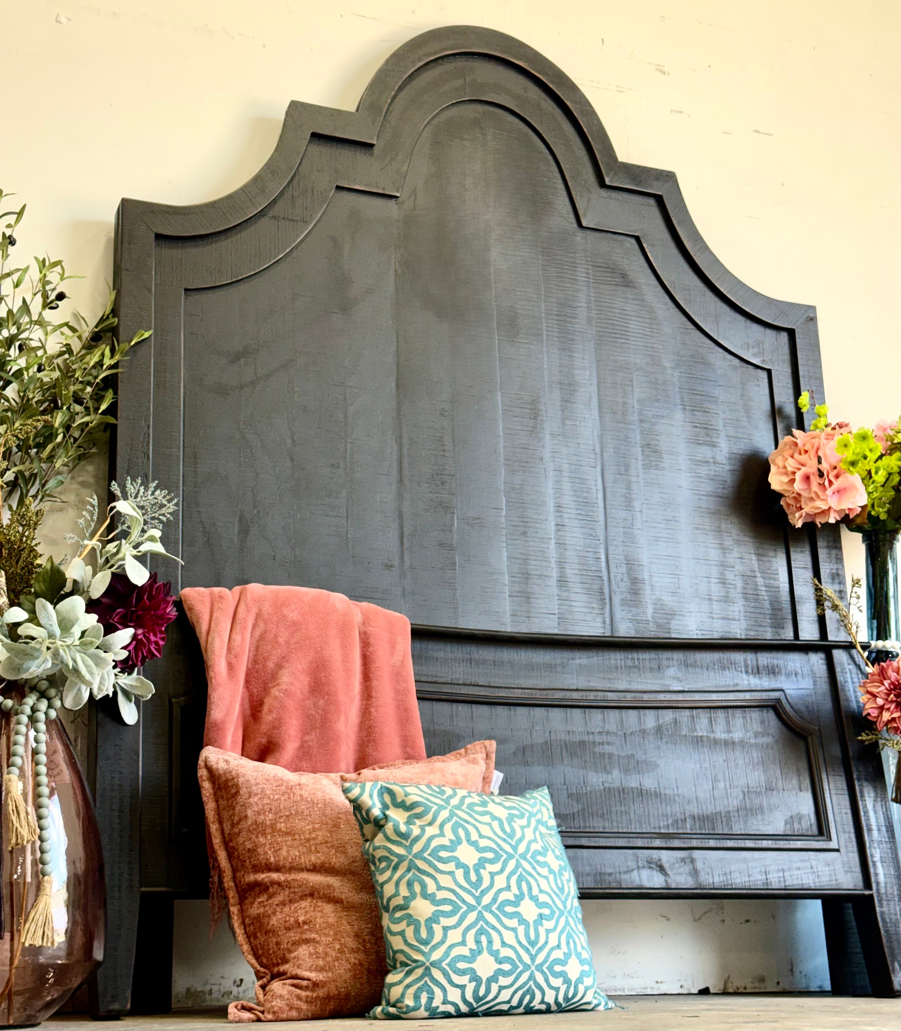 Jessica Queen Bed-Handrubbed Black