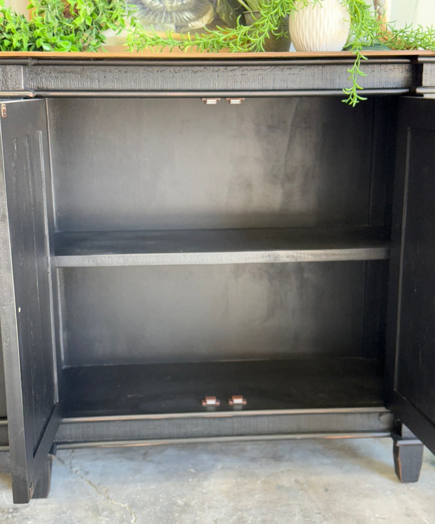 Allison 4 Door Console-Handrubbed Black/Sparrow
