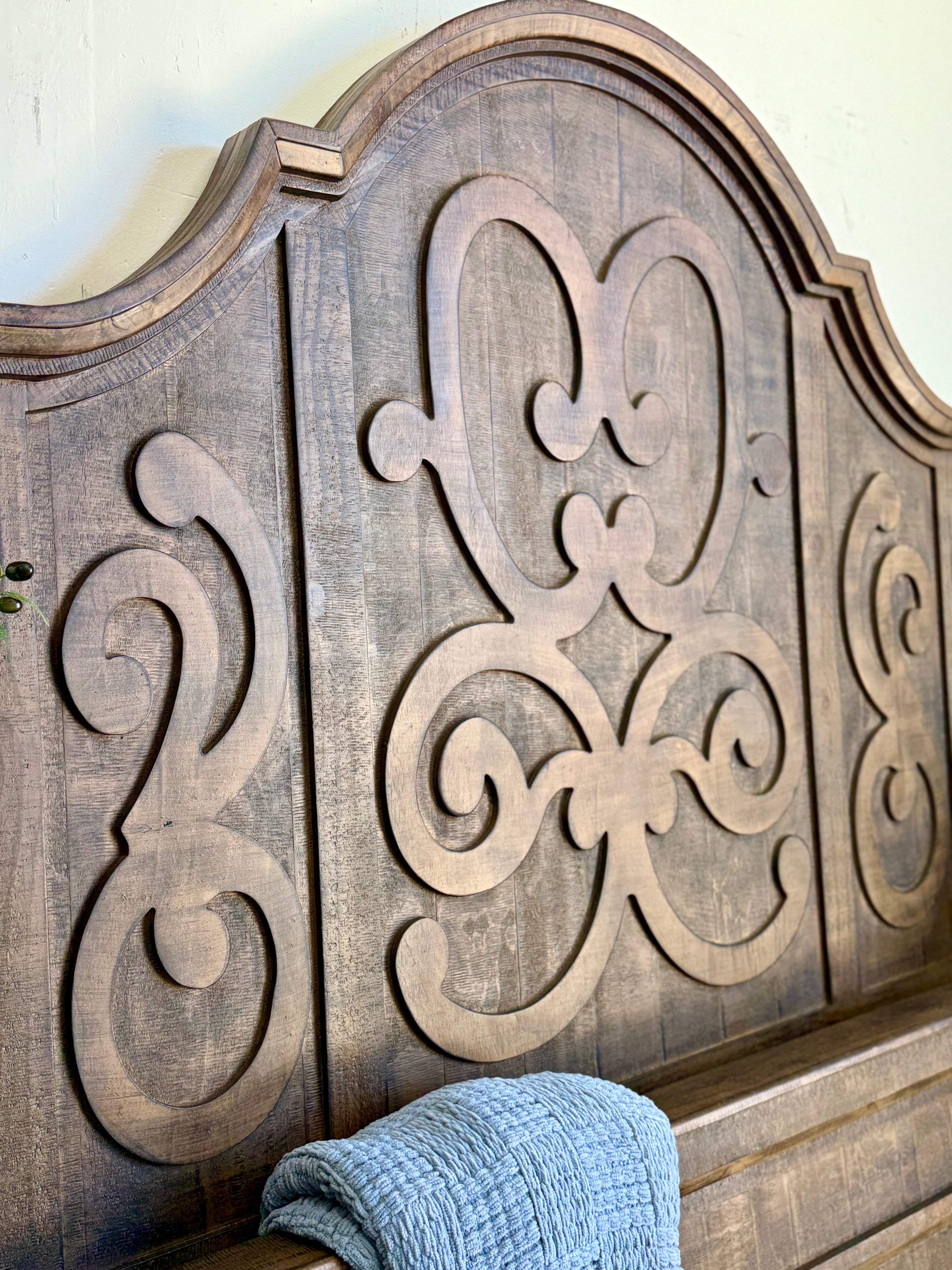 Harper Curved Queen-Honeywood™
