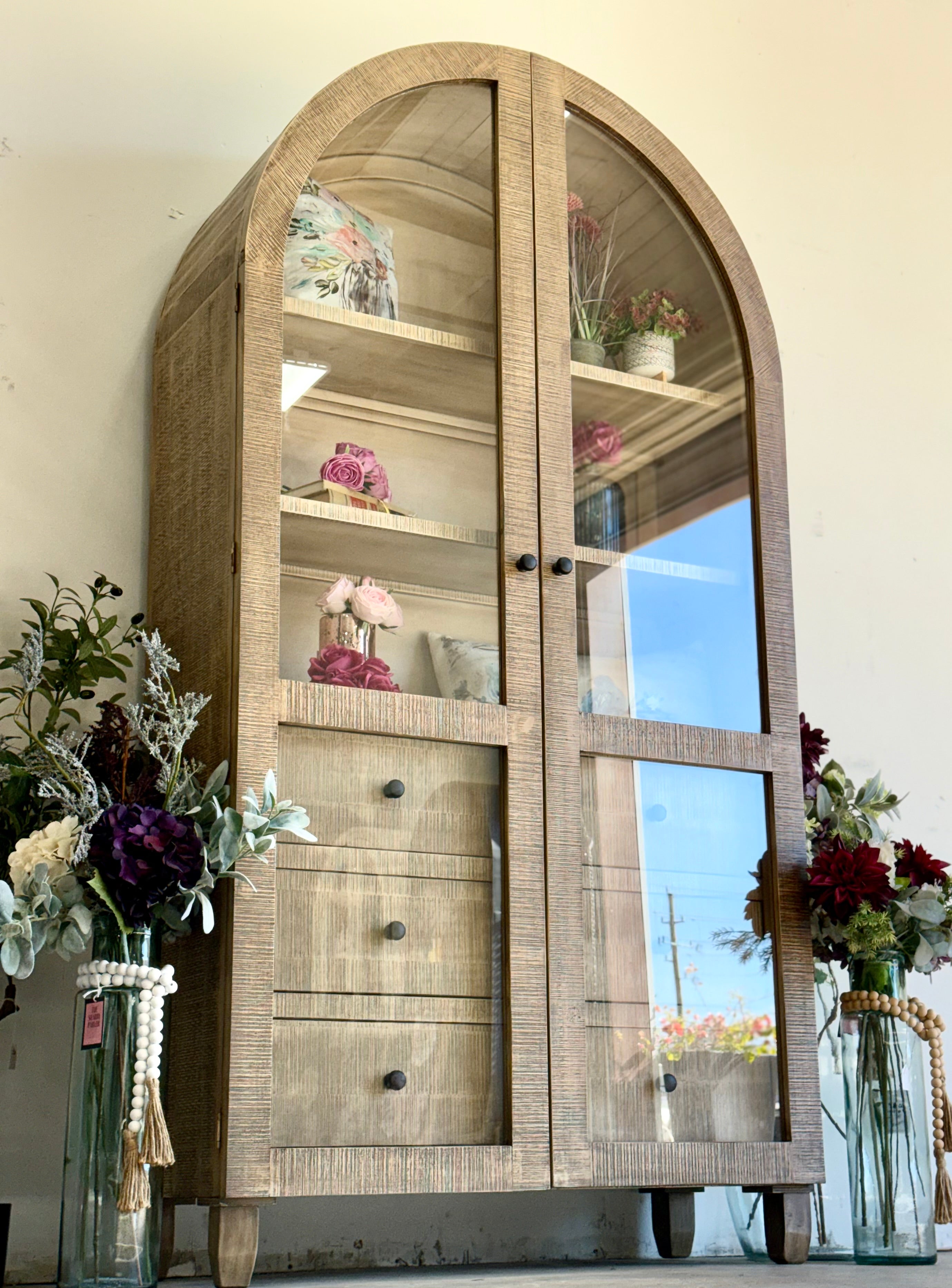 Melody Domed Vitrine-Sandstone/Dove