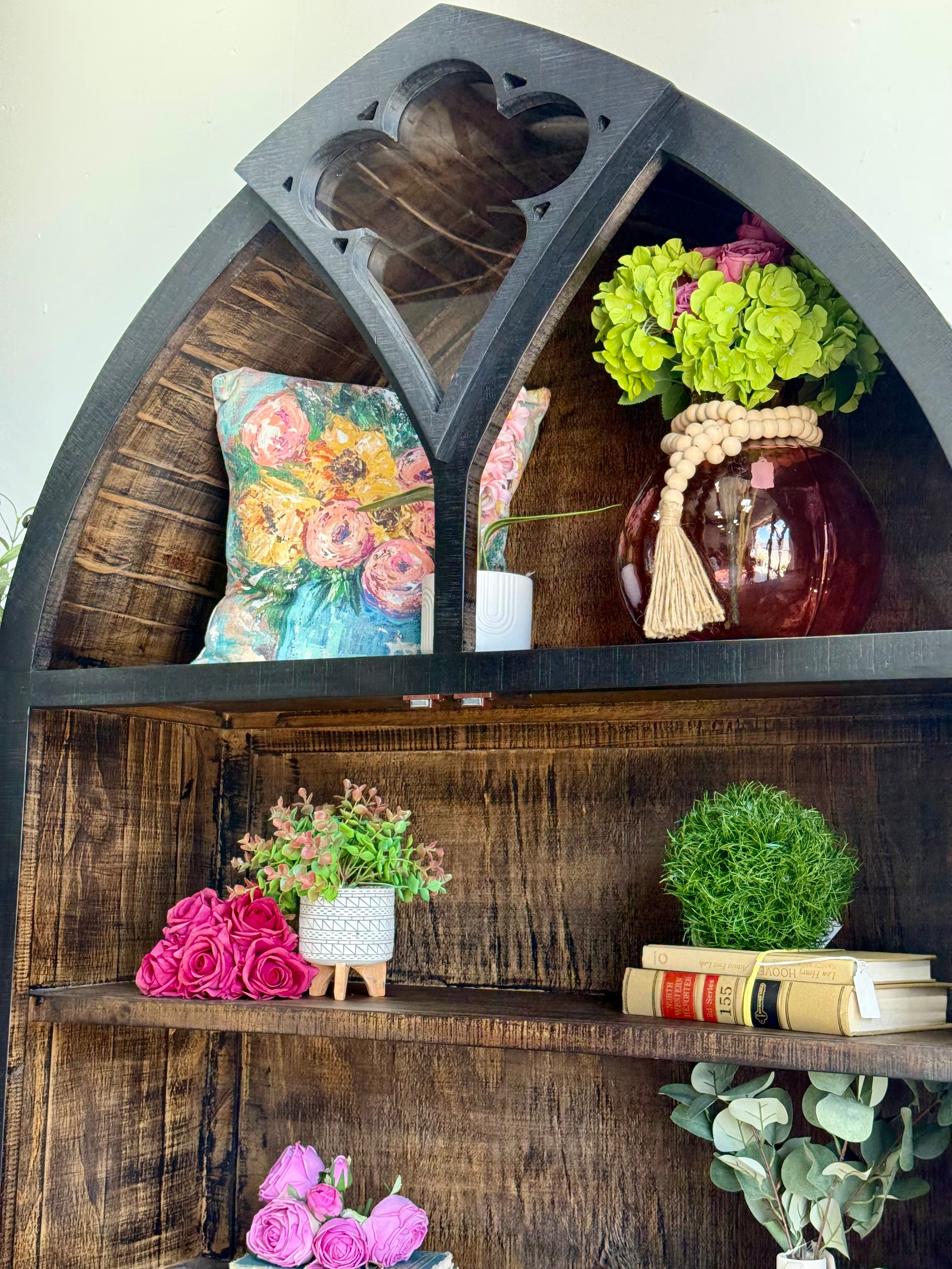 Cathedral Dome Vitrine-Black/Honeywood™