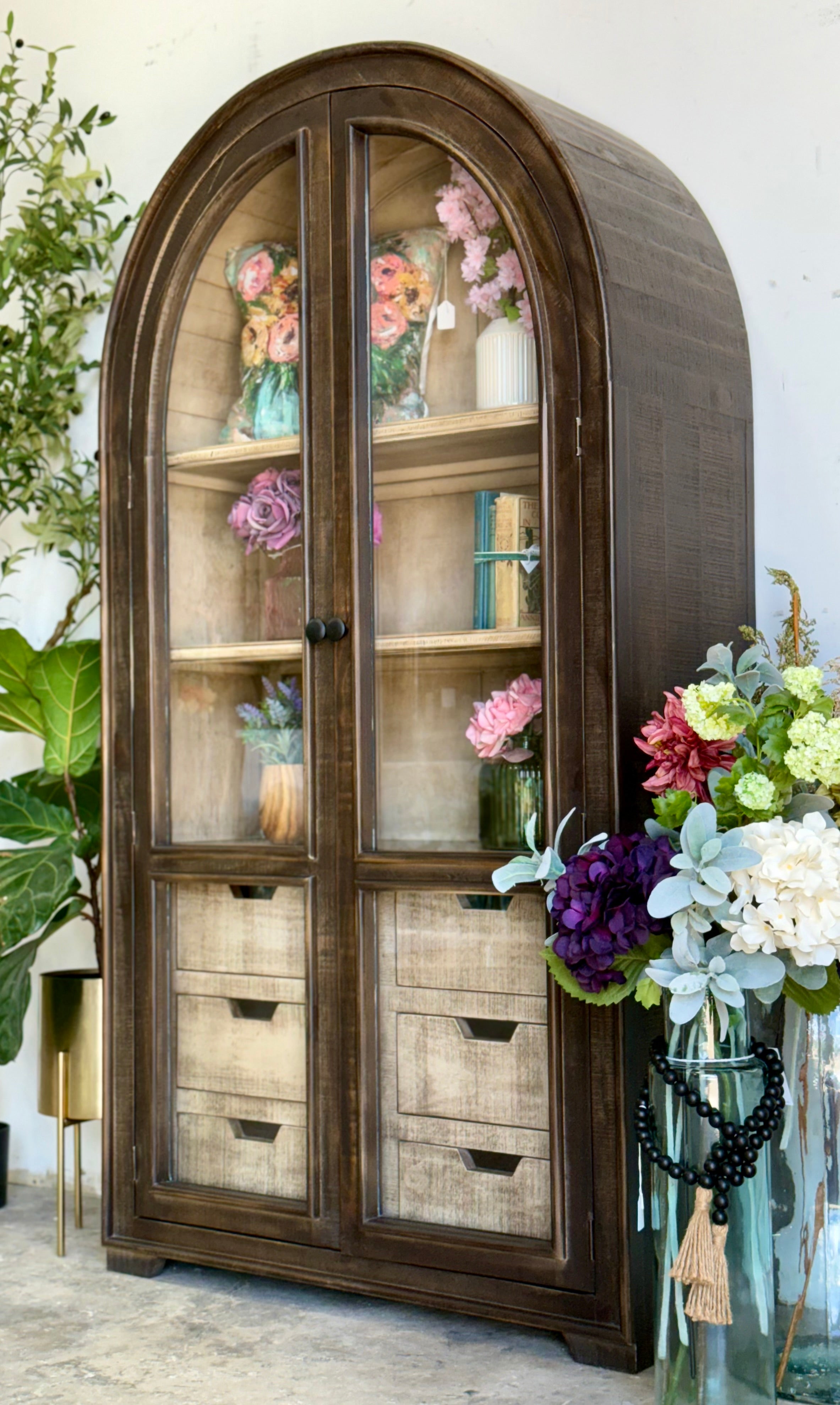 Avery Domed Vitrine-Cinderwood™/Dove