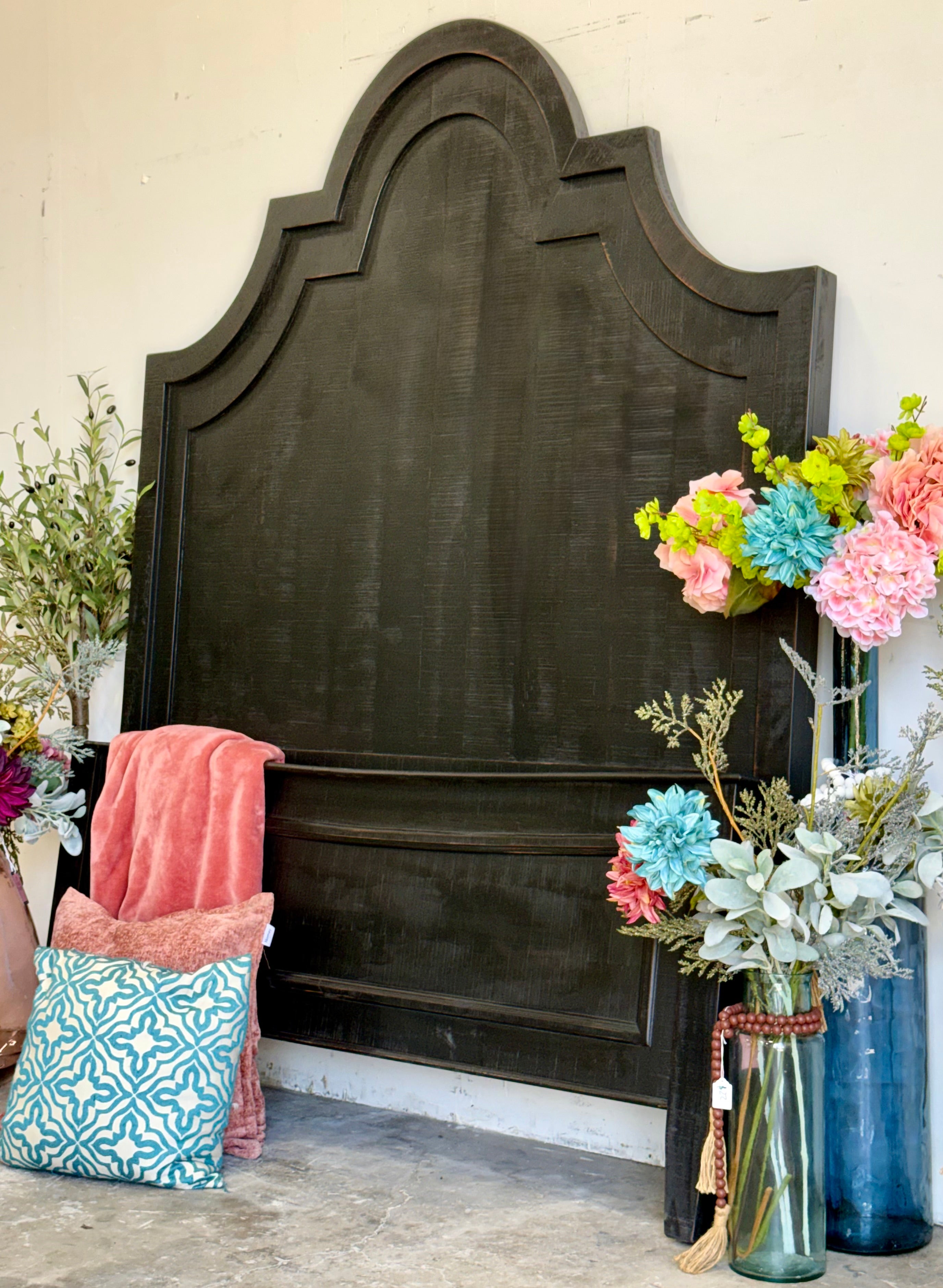 Jessica Queen Bed-Handrubbed Black