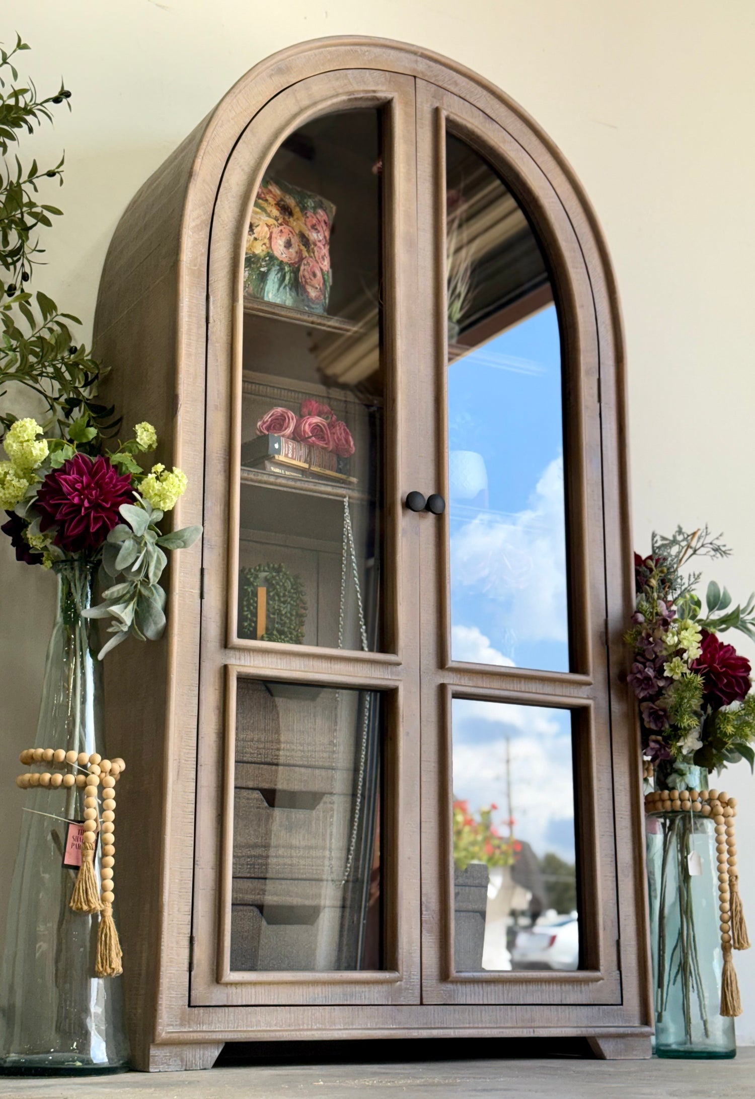 Avery Dome Vitrine-Soft Drift/Honeywood™