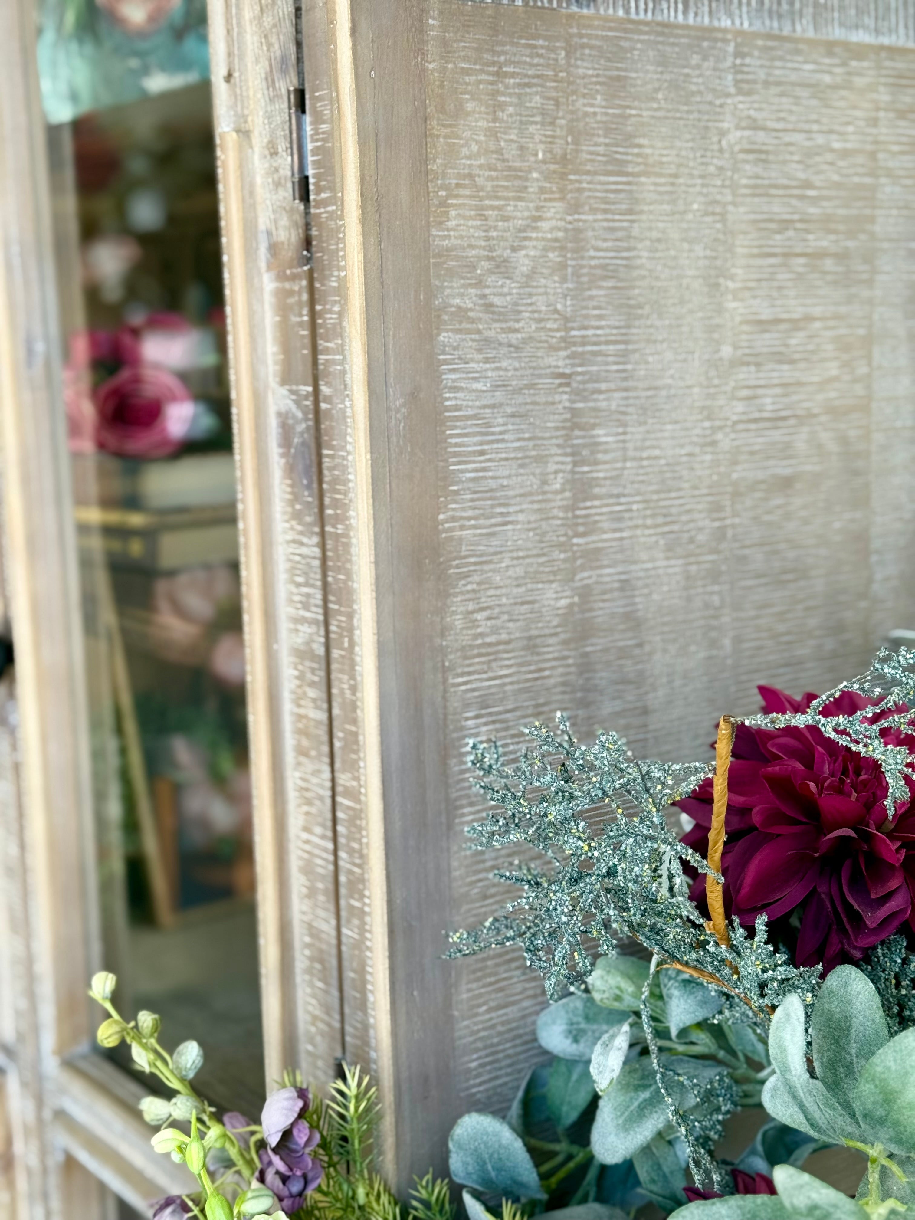 Avery Dome Vitrine-Soft Drift/Honeywood™