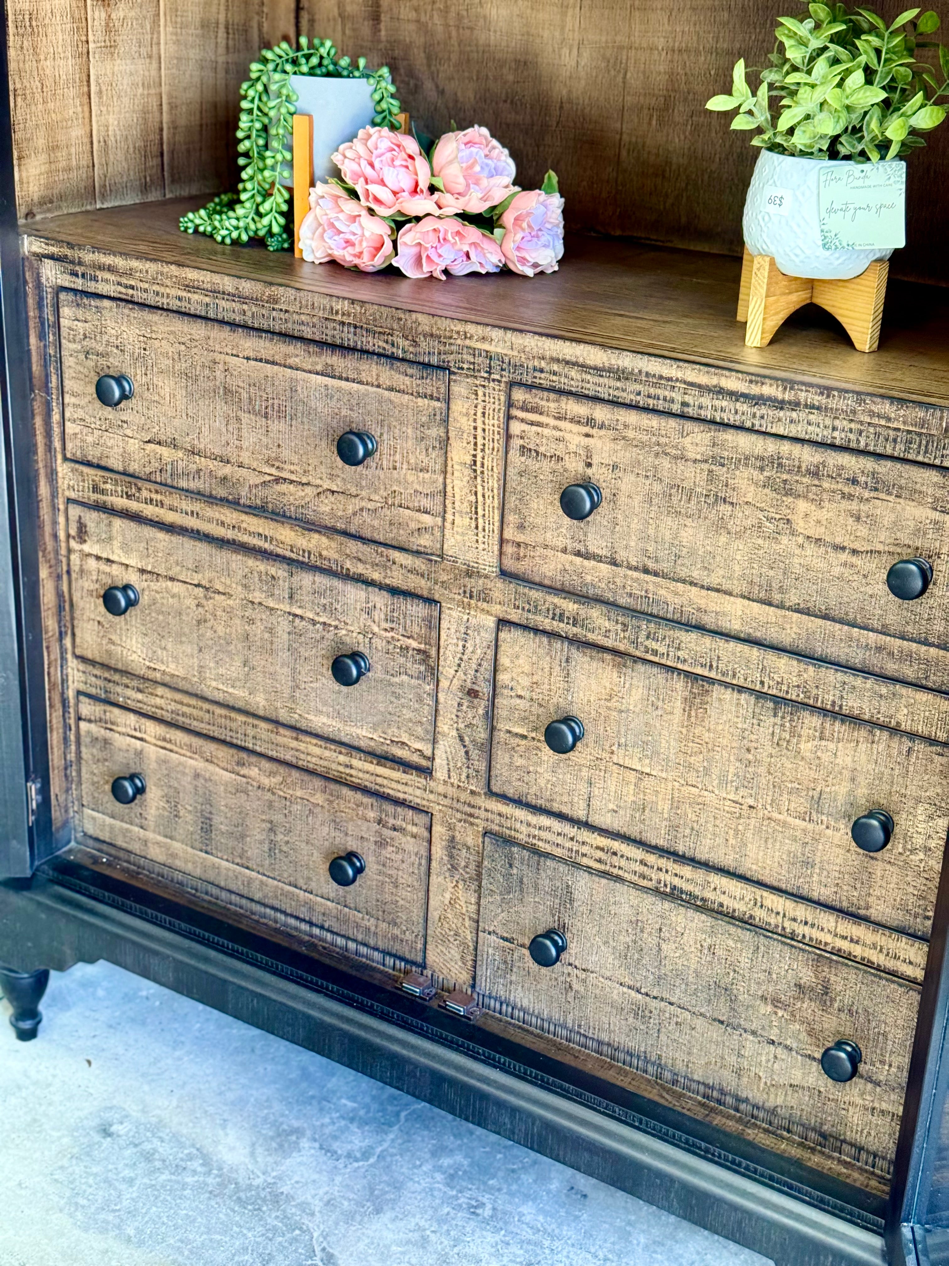 Camryn Vitrine-Black/Honeywood™