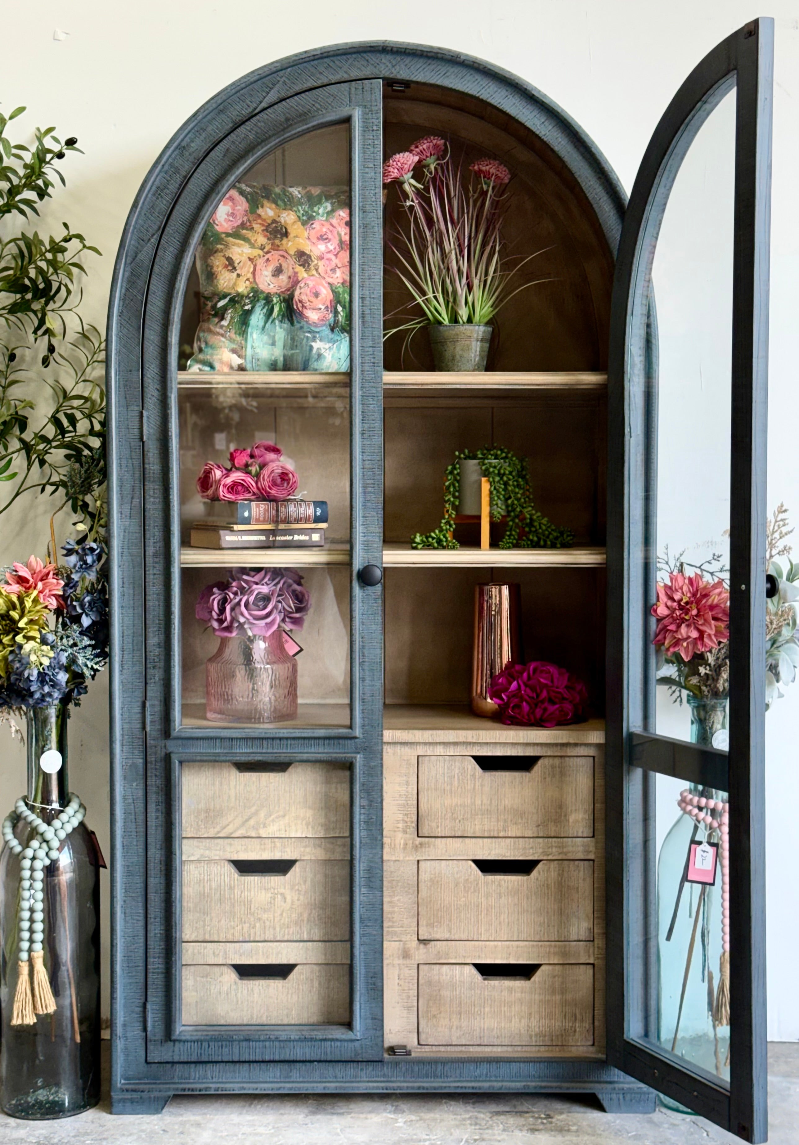 Avery Dome Vitrine-Blue Dusk/Cappuccino