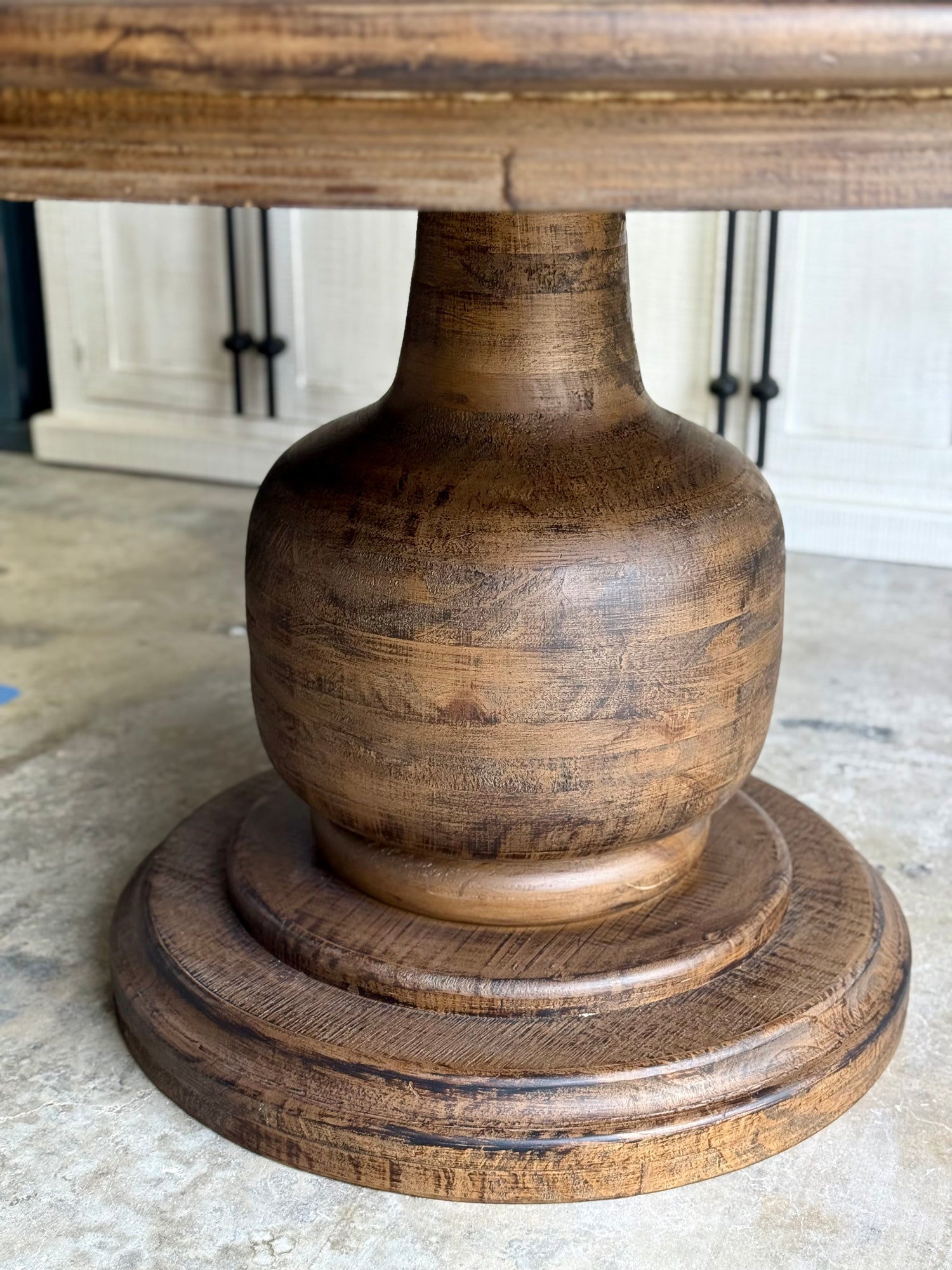 Lilly 60" Round Pedestal Dining Table-Honeywood™