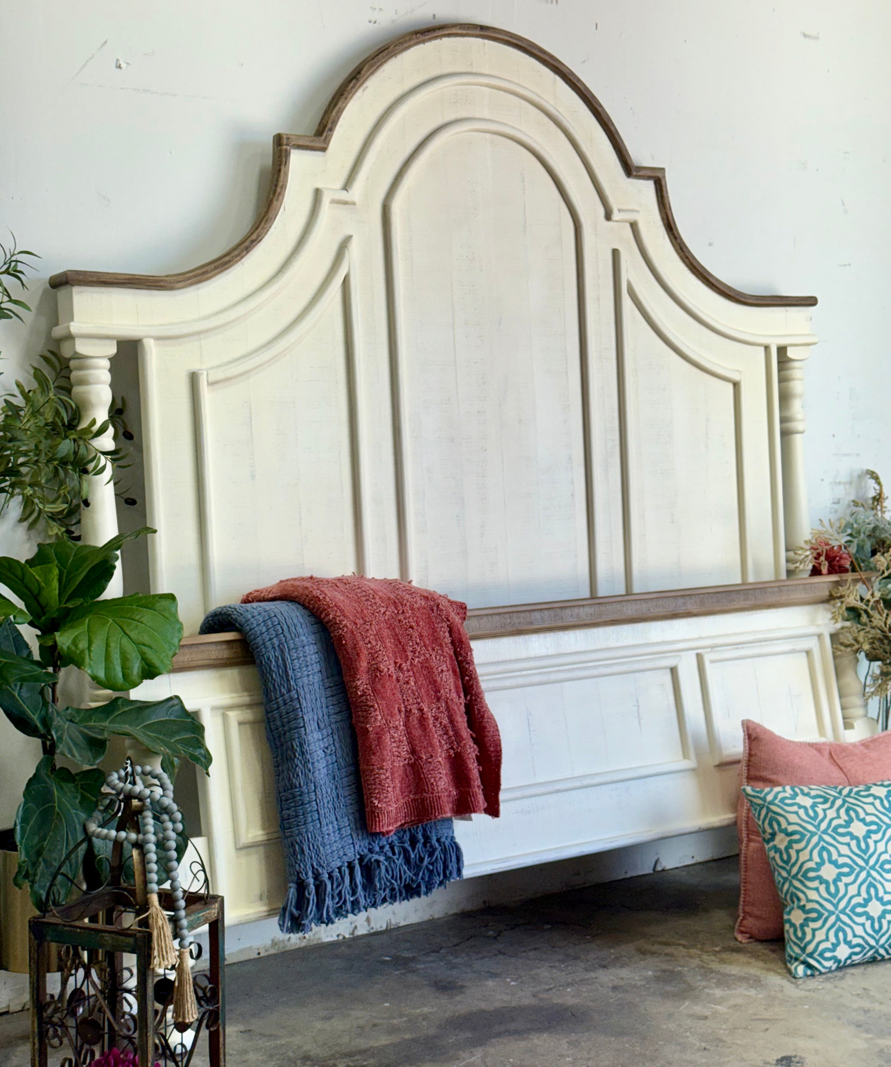 Madison King Bed-Creamy Linen™/Sandstone