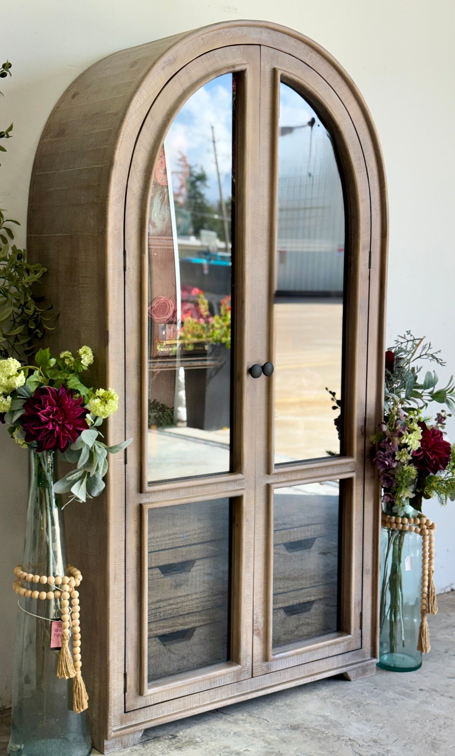Avery Dome Vitrine-Soft Drift/Honeywood™