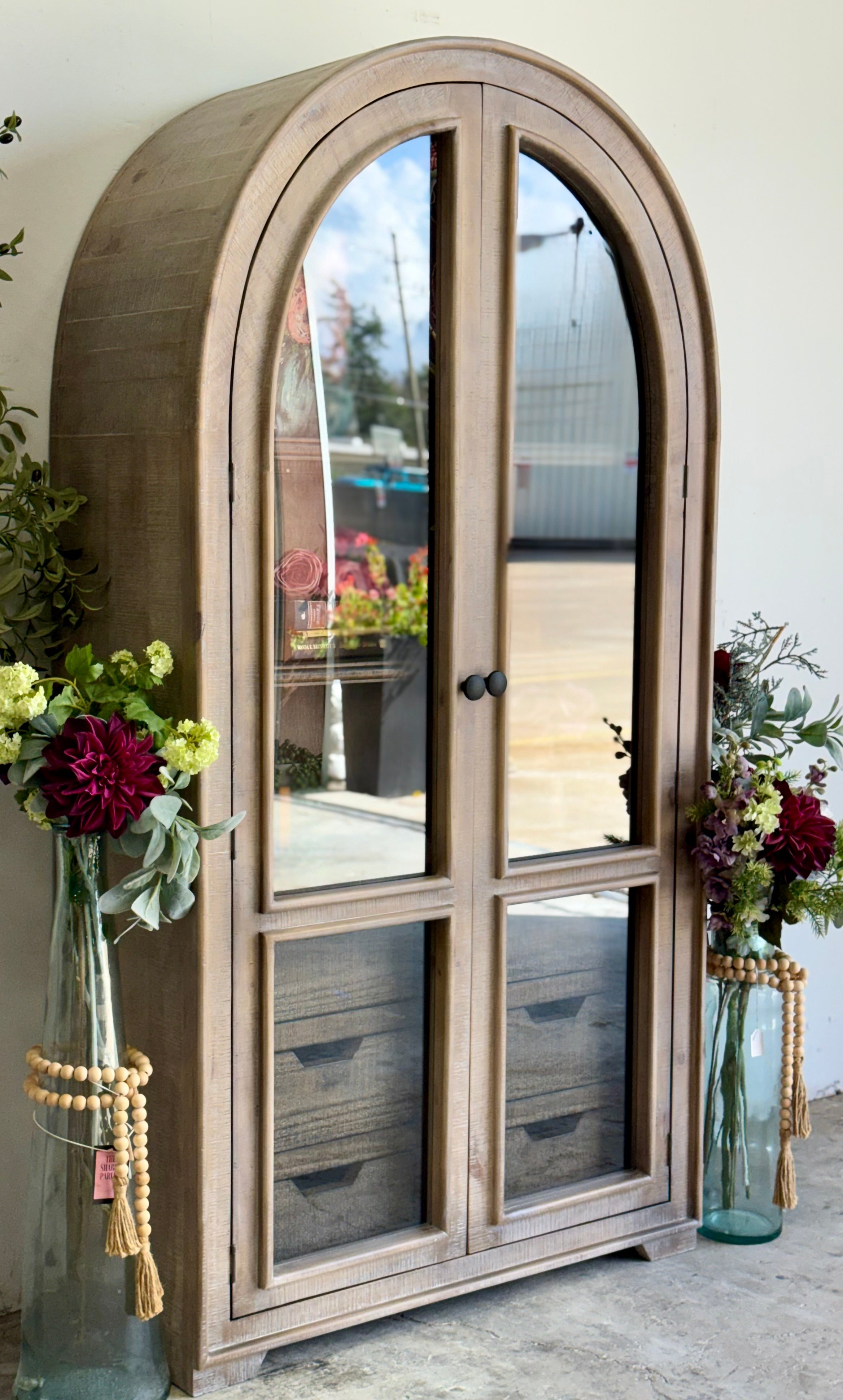 Avery Dome Vitrine-Soft Drift/Honeywood™