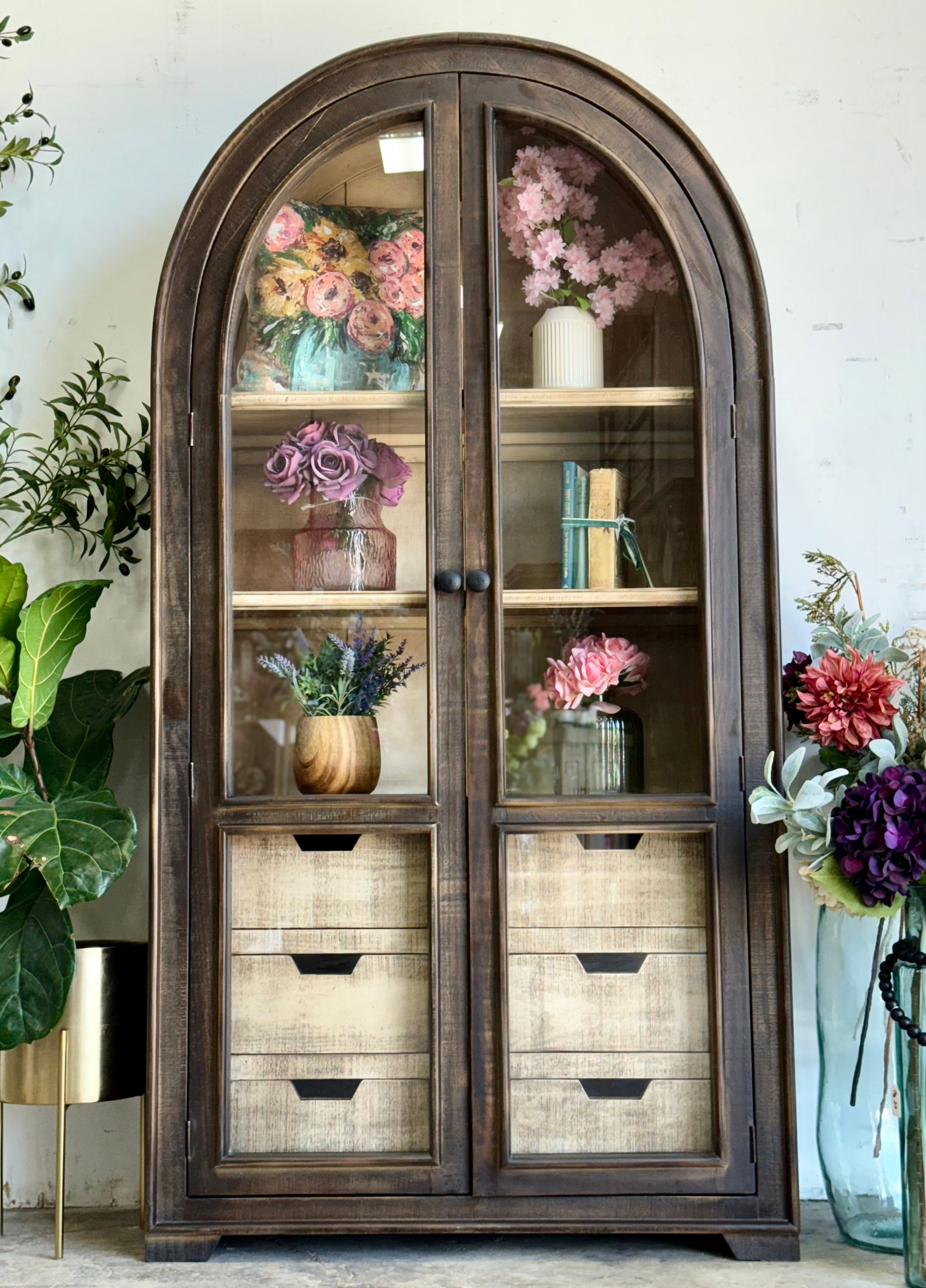 Avery Domed Vitrine-Cinderwood™/Dove