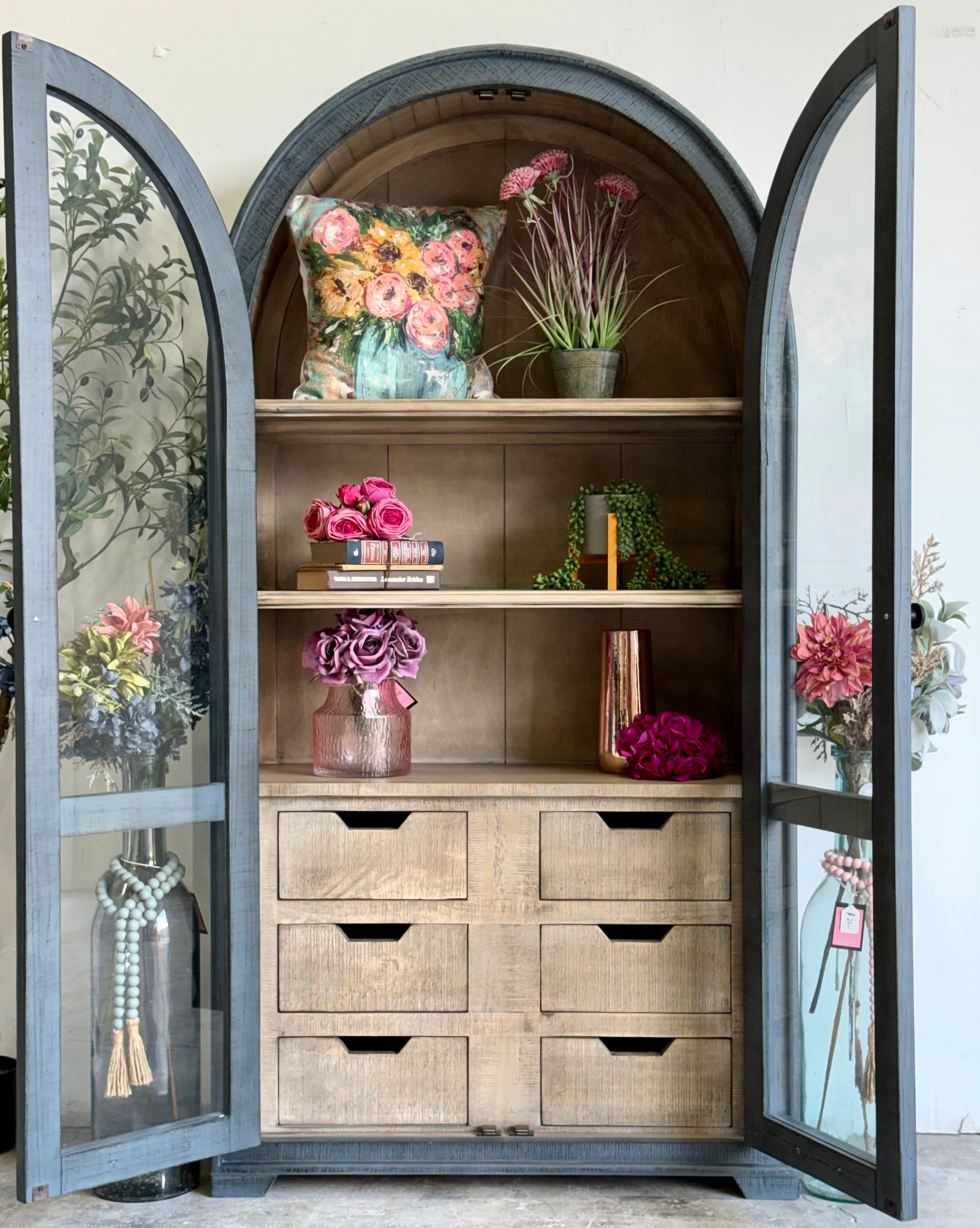 Avery Dome Vitrine-Blue Dusk/Cappuccino