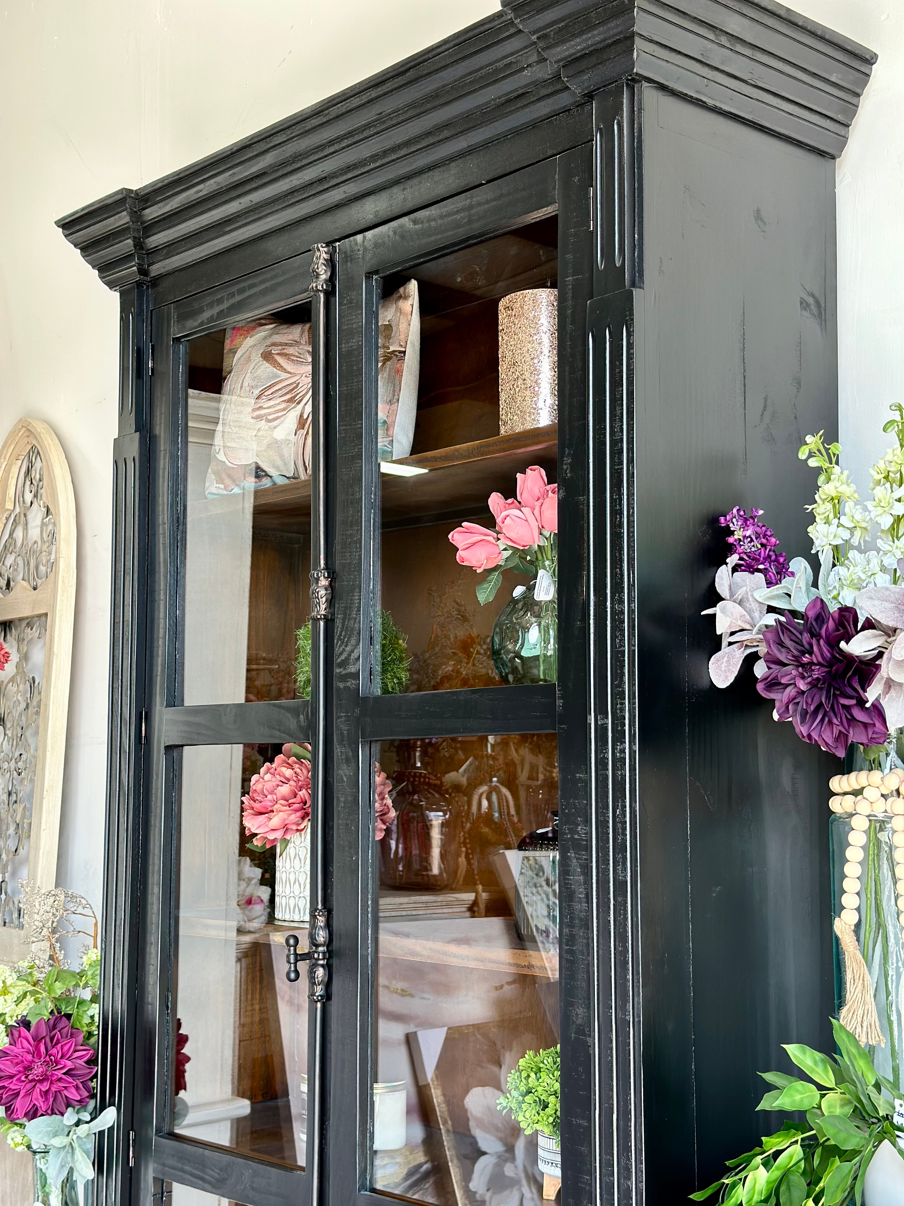 Claudia Vitrine-Black/Sparrow Interior