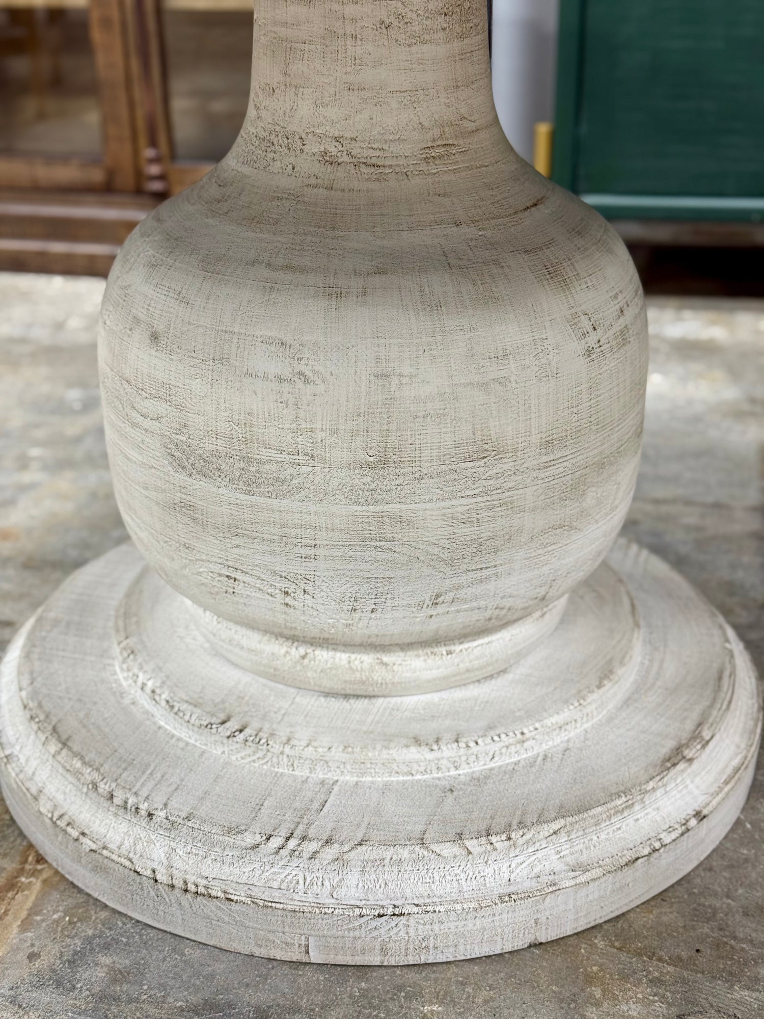 Lilly 60" Round Pedestal Dining Table-White Wheat/Honeywood™