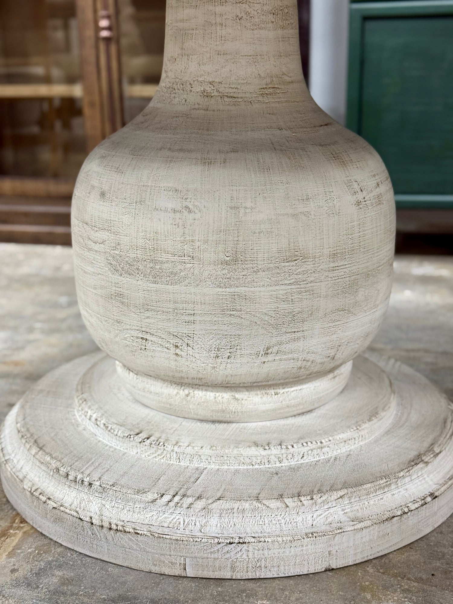 Lilly 60" Round Pedestal Dining Table-White Wheat/Honeywood™