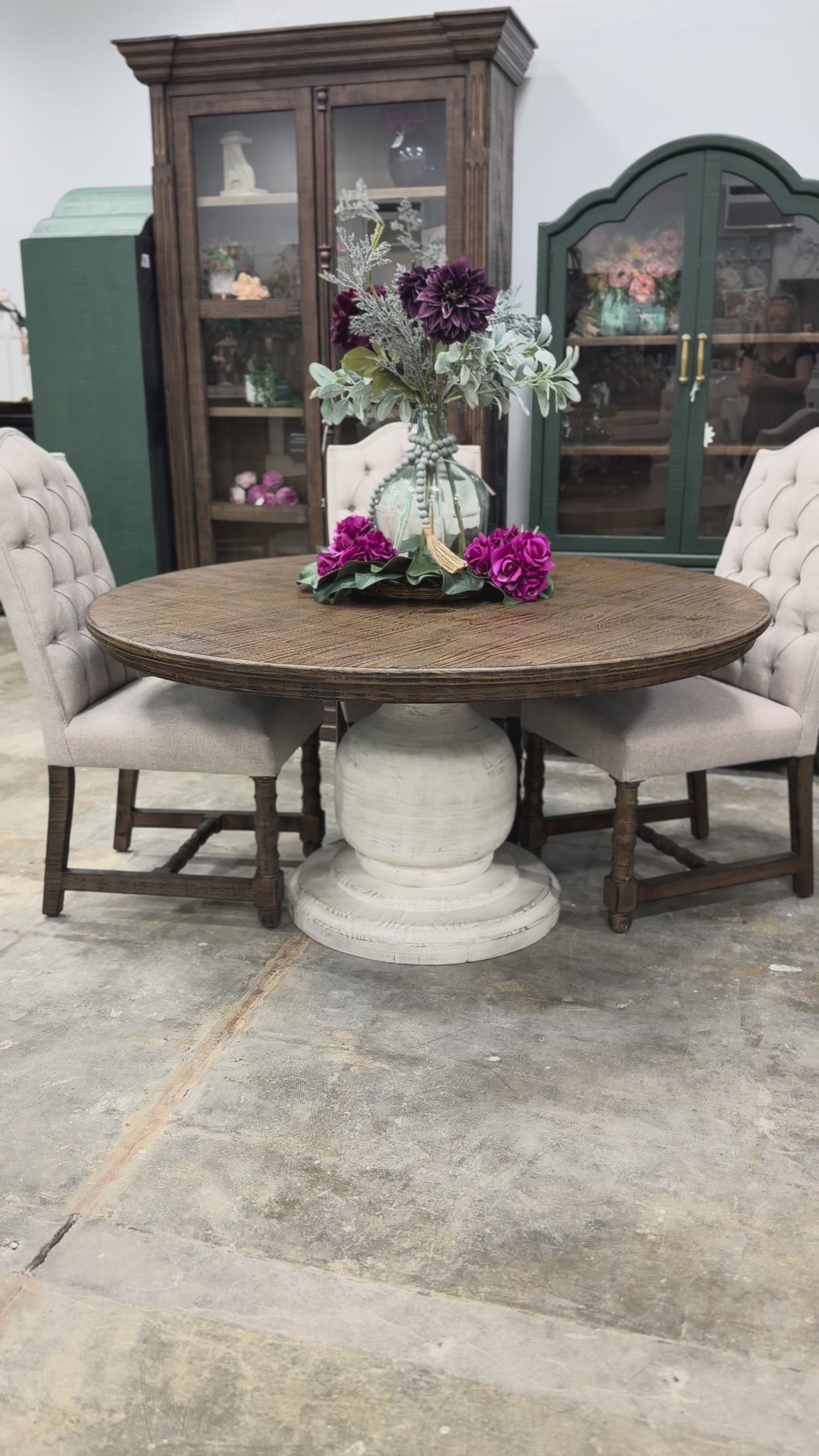 Lilly 60" Round Pedestal Dining Table-White Wheat/Honeywood™