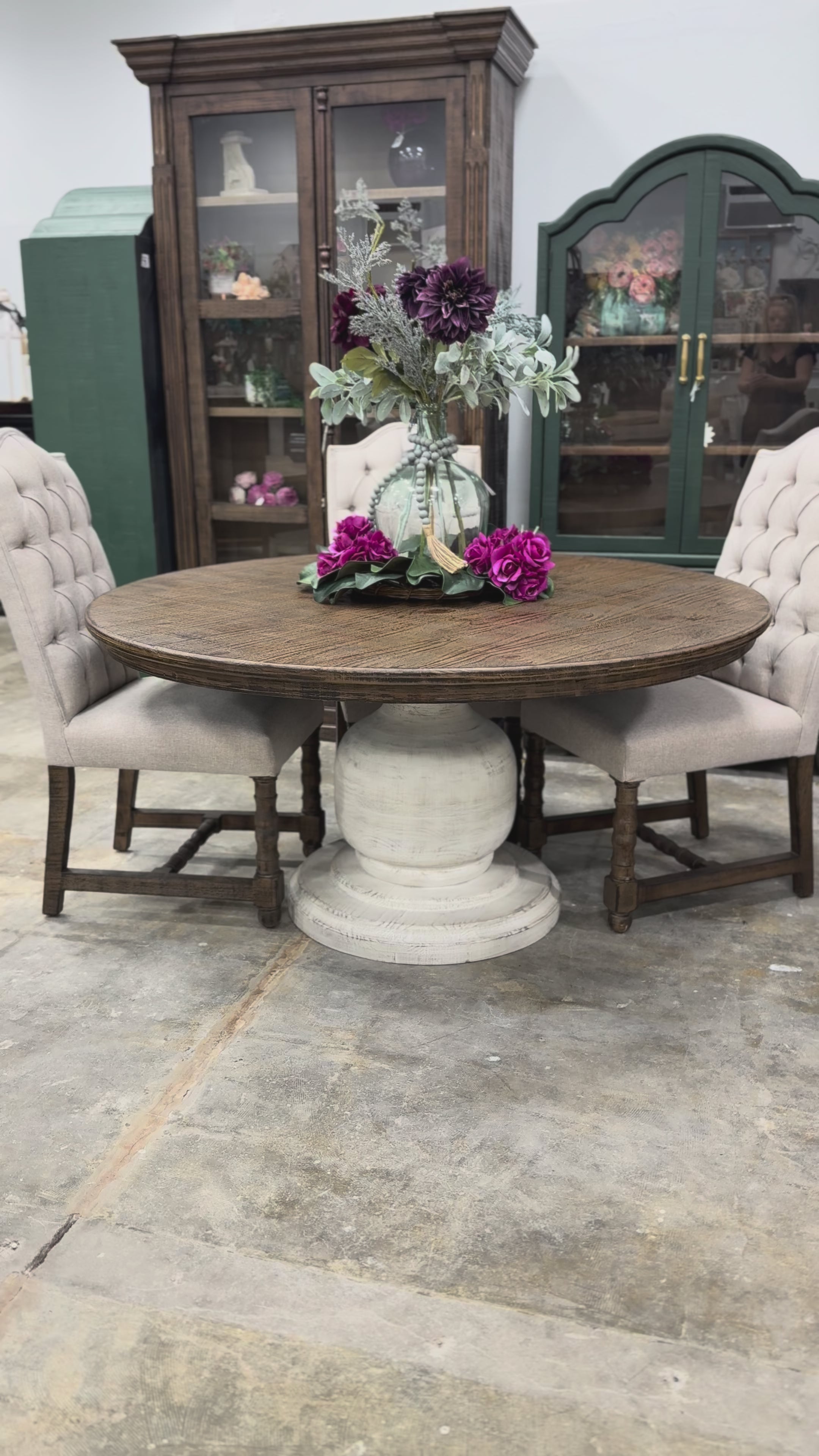 Lilly 60" Round Pedestal Dining Table-White Wheat/Honeywood™