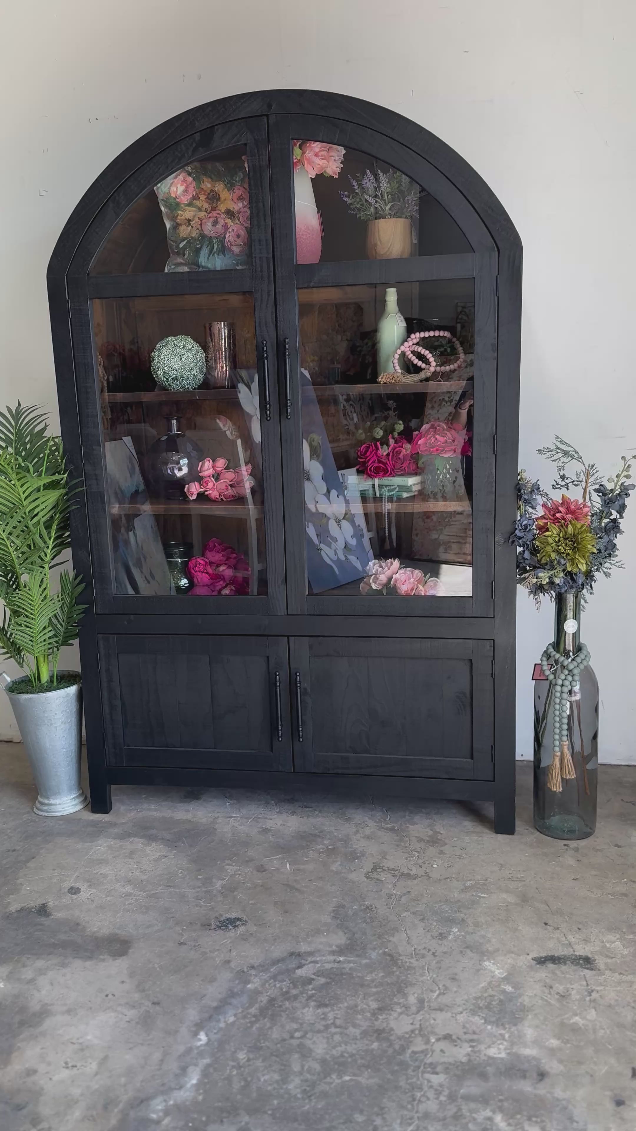Rose Domed Vitrine-Black/Sparrow